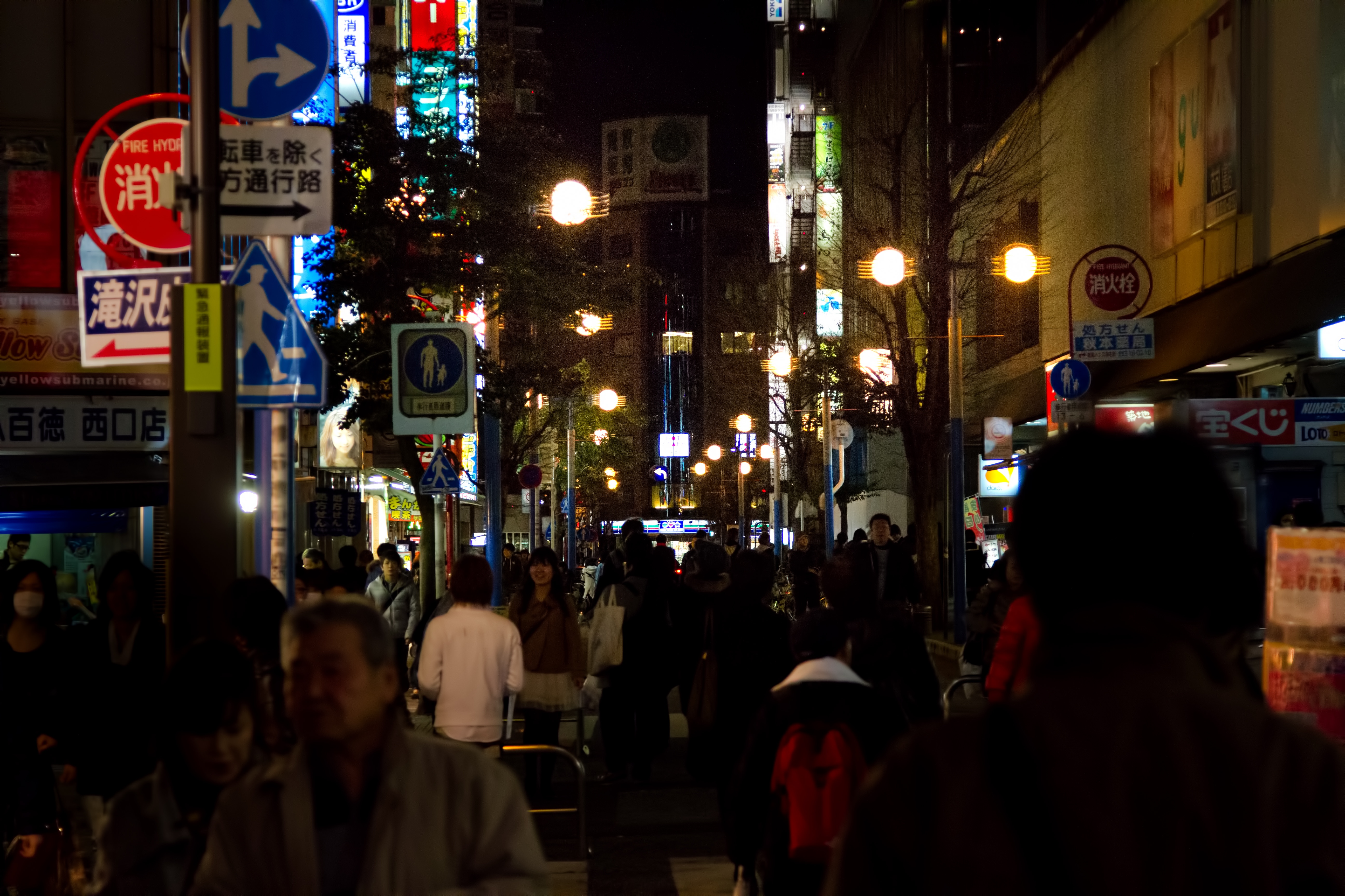 夜の横浜の繁華街の写真を無料ダウンロード フリー素材 ぱくたそ 夜の横浜の繁華街の写真を無料ダウンロード フリー素材 ぱくたそ