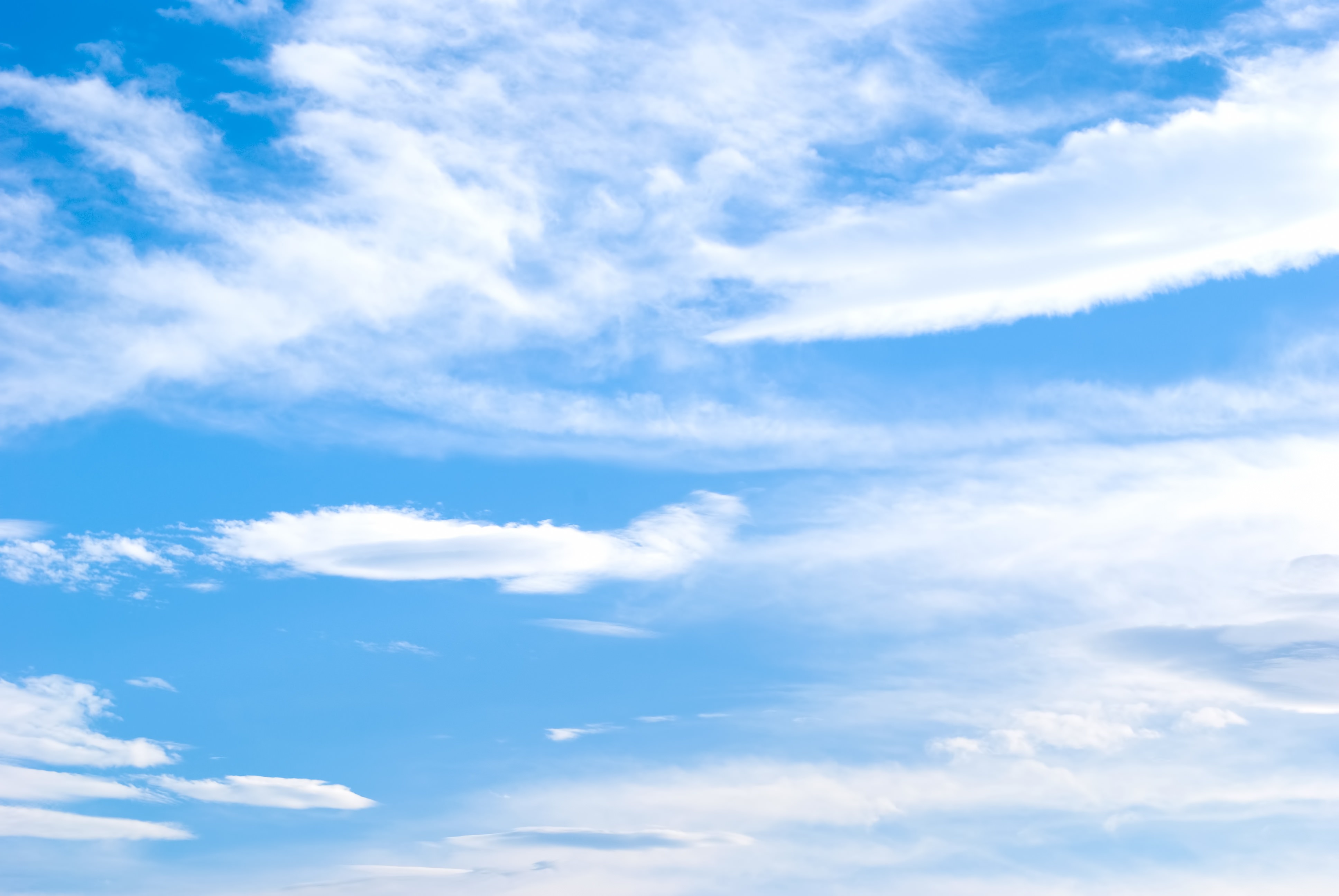 夏の青空と雲の写真を無料ダウンロード フリー素材 ぱくたそ