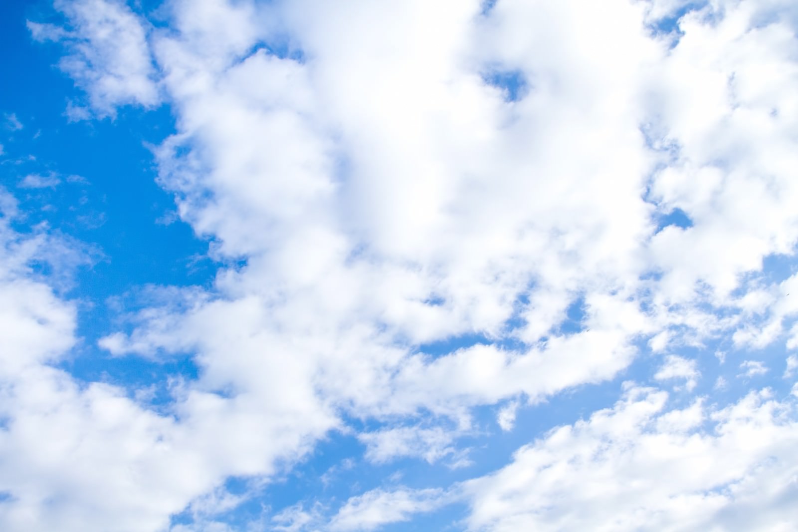 青空とおぼろ雲の写真を無料ダウンロード フリー素材 ぱくたそ 青空とおぼろ雲の写真を無料ダウンロード フリー素材 ぱくたそ