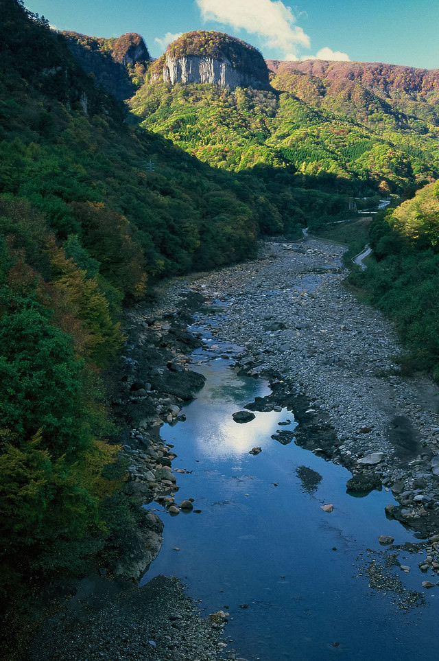 吾妻川と丸岩の写真素材 ぱくたそ