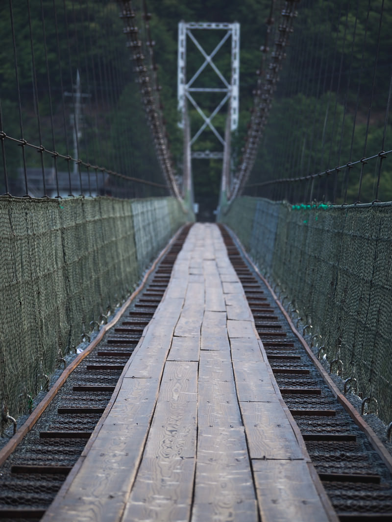 早朝の谷瀬の吊り橋の写真 画像 フリー素材 ぱくたそ