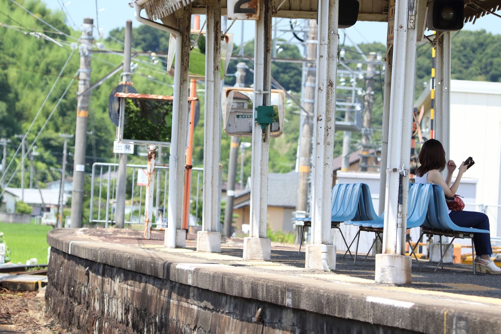 「ローカル線ホームの爽夏ローカル線ホームの爽夏」のフリー写真素材