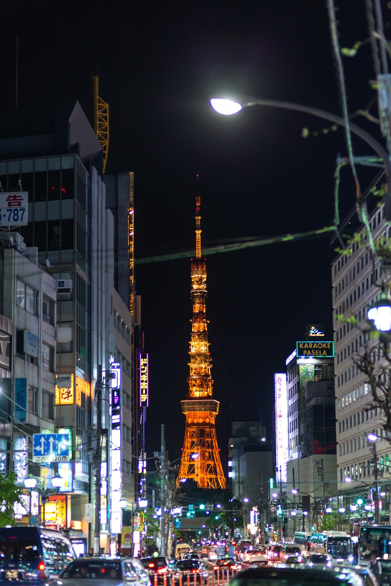 六本木からの東京タワー 夜間 の写真素材 ぱくたそ