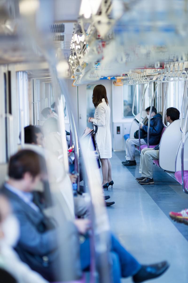 ハイヒールを履く女性
