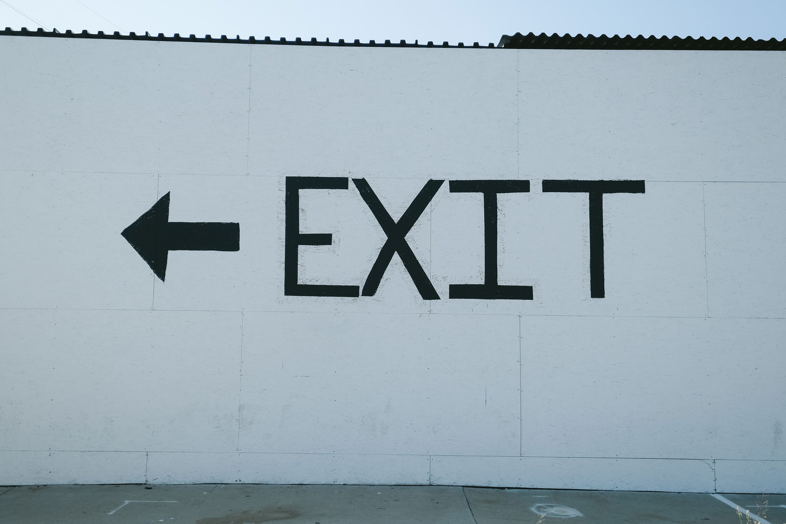 「← EXIT（お帰りはあちら）」の写真