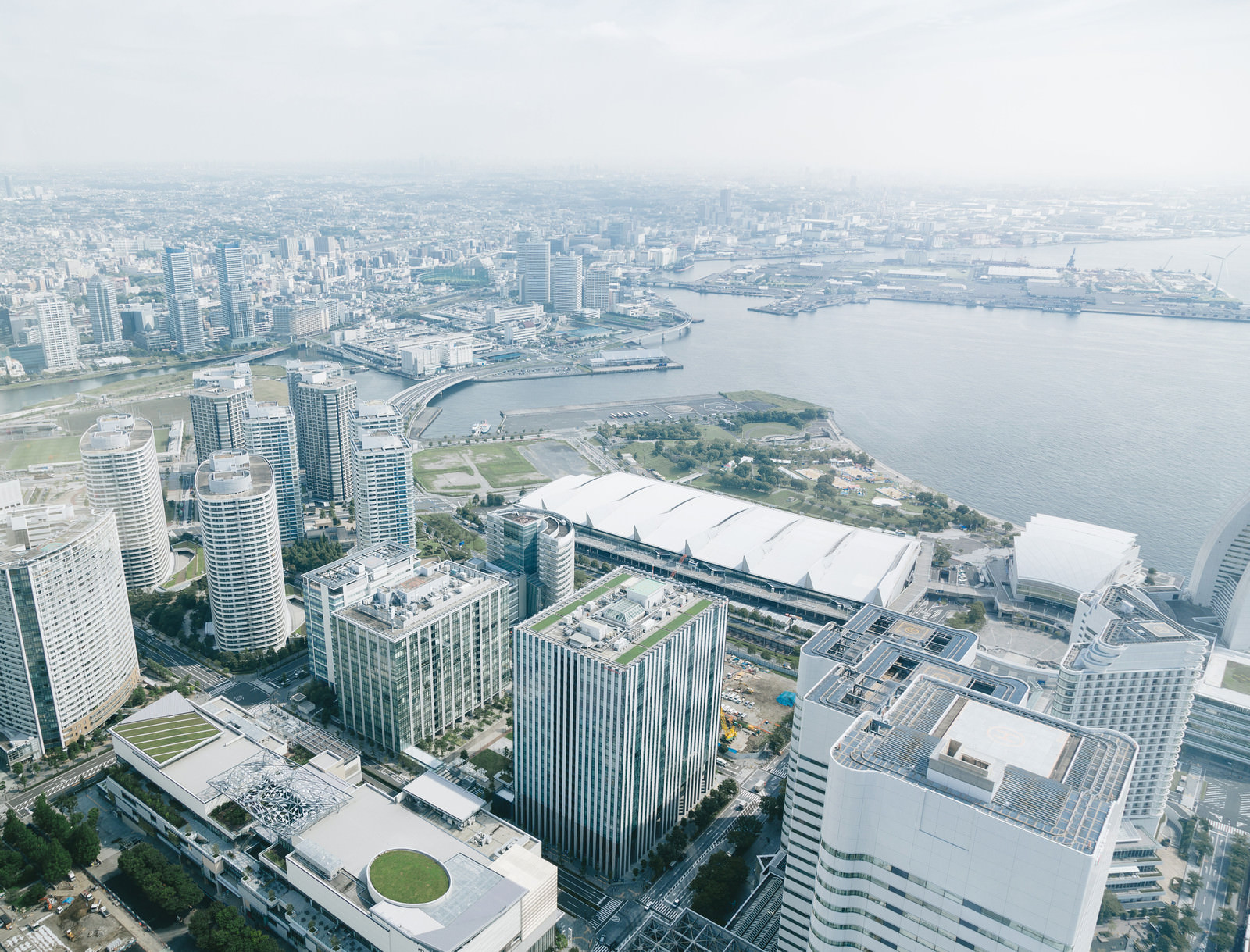 横浜の都市風景 パシフィコ横浜方面 の写真 画像 を無料ダウンロード フリー素材のぱくたそ