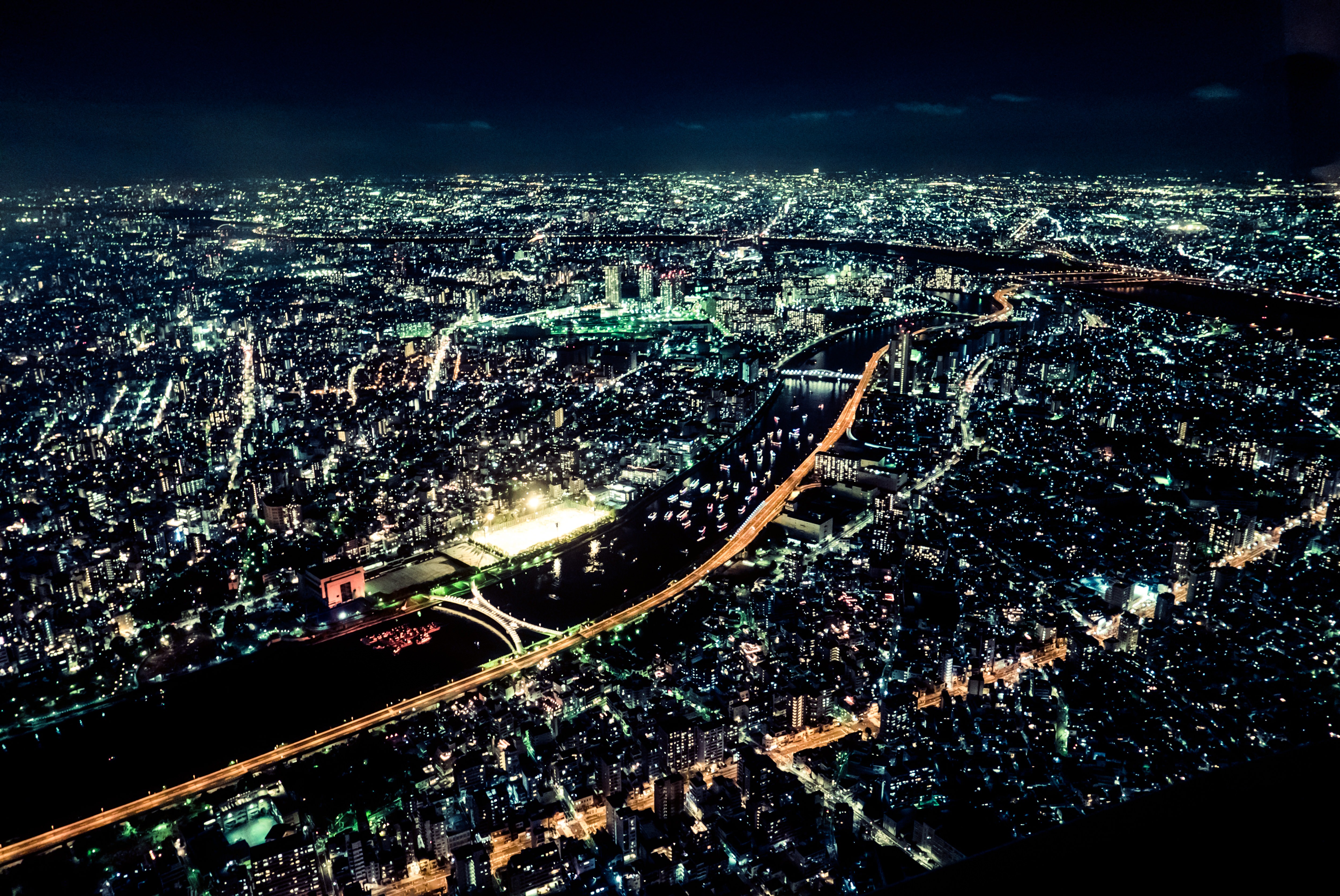東京の眠らない夜景の写真を無料ダウンロード フリー素材 ぱくたそ