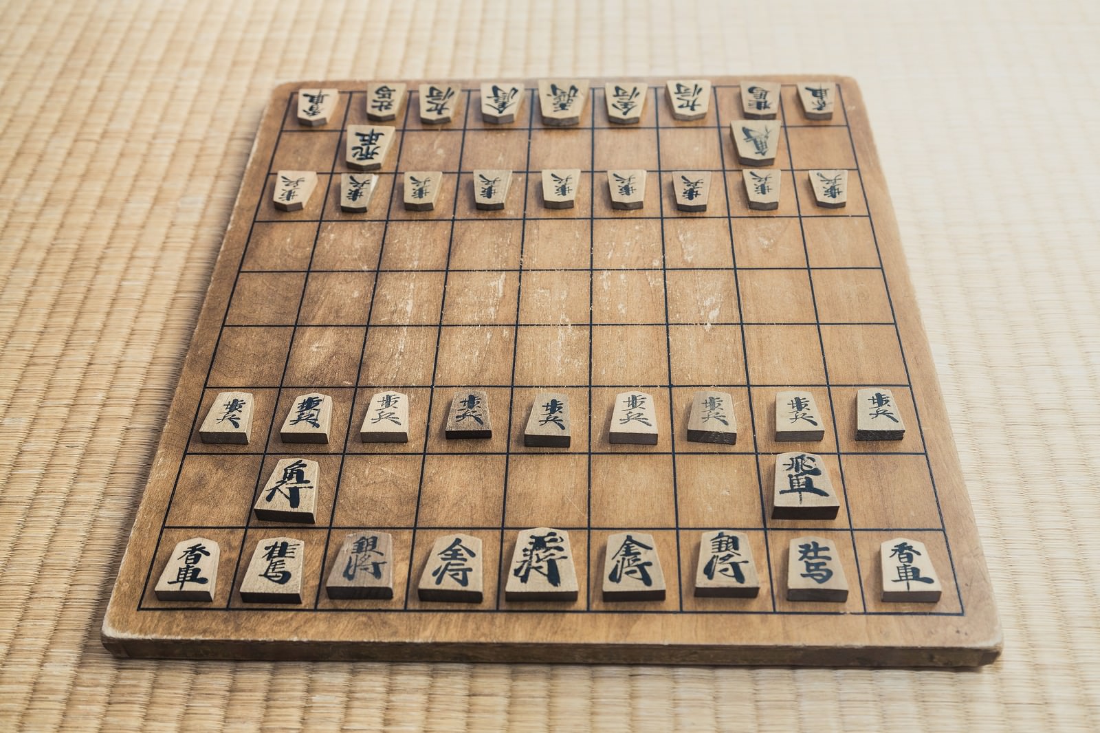 畳の上に置かれた将棋盤の写真を無料ダウンロード フリー素材 ぱくたそ 畳の上に置かれた将棋盤の写真を無料ダウンロード フリー素材 ぱくたそ