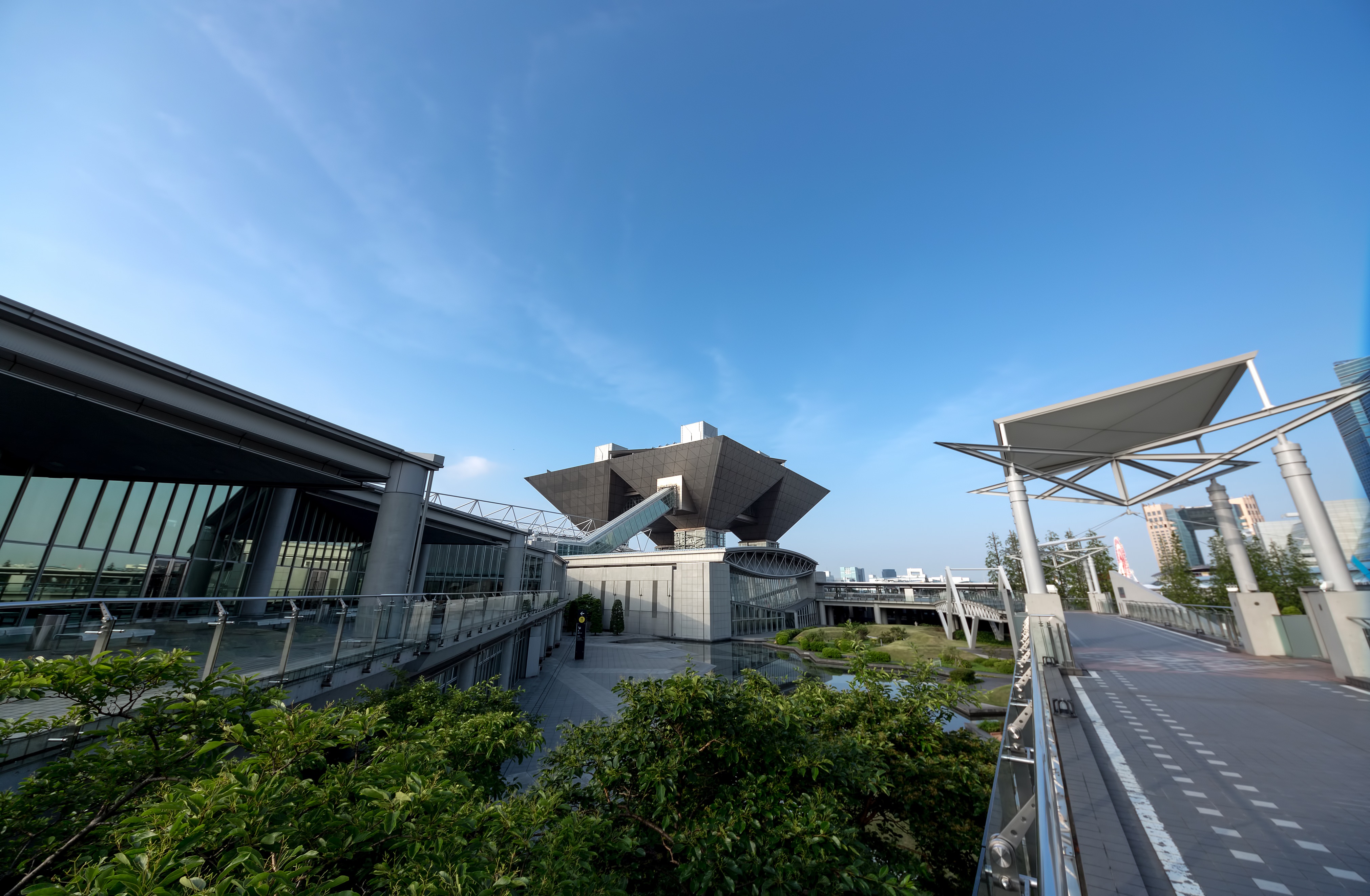 東京ビッグサイトと青空の写真 画像 を無料ダウンロード フリー素材のぱくたそ 東京ビッグサイトと青空の写真 画像 を無料ダウンロード フリー素材のぱくたそ