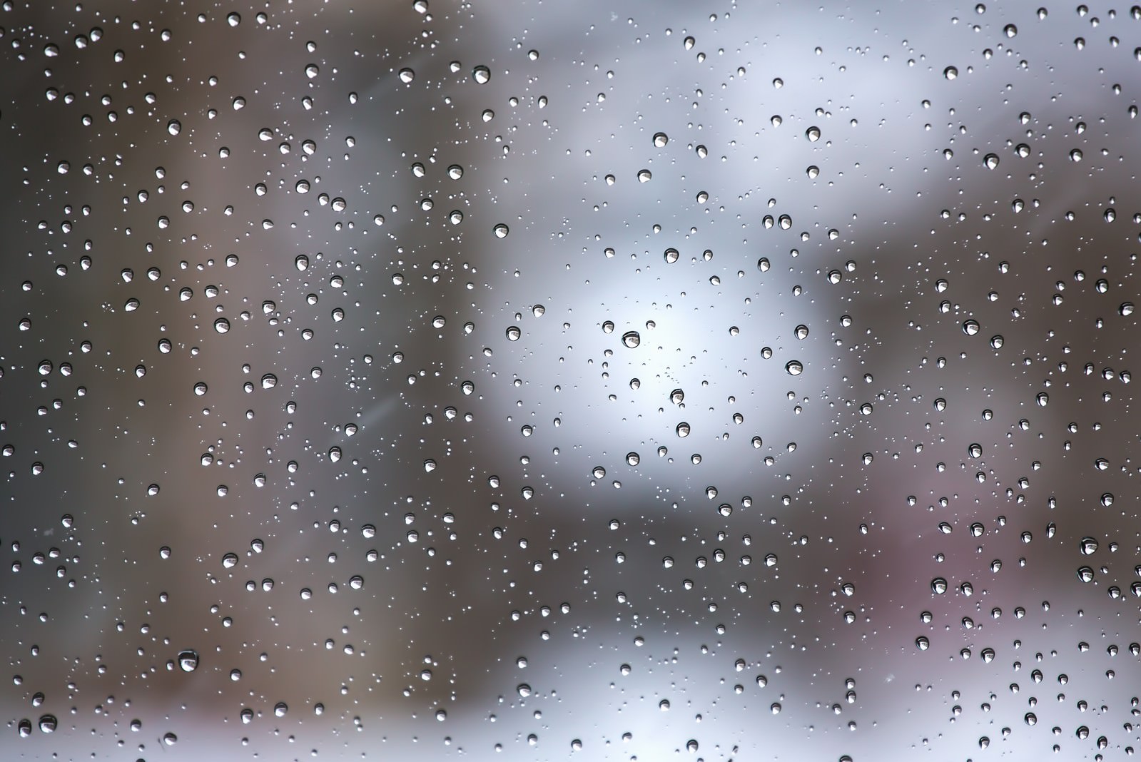 窓の水滴と雨 テクスチャー の写真 画像 フリー素材 ぱくたそ