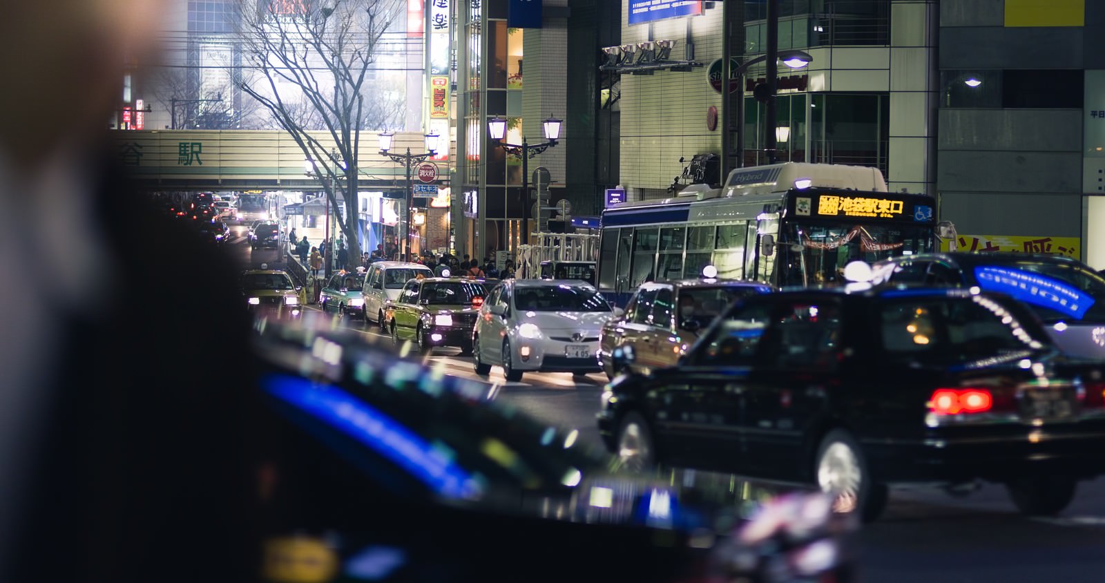 夜の渋谷駅前 宮益坂から の写真 画像 を無料ダウンロード フリー素材のぱくたそ