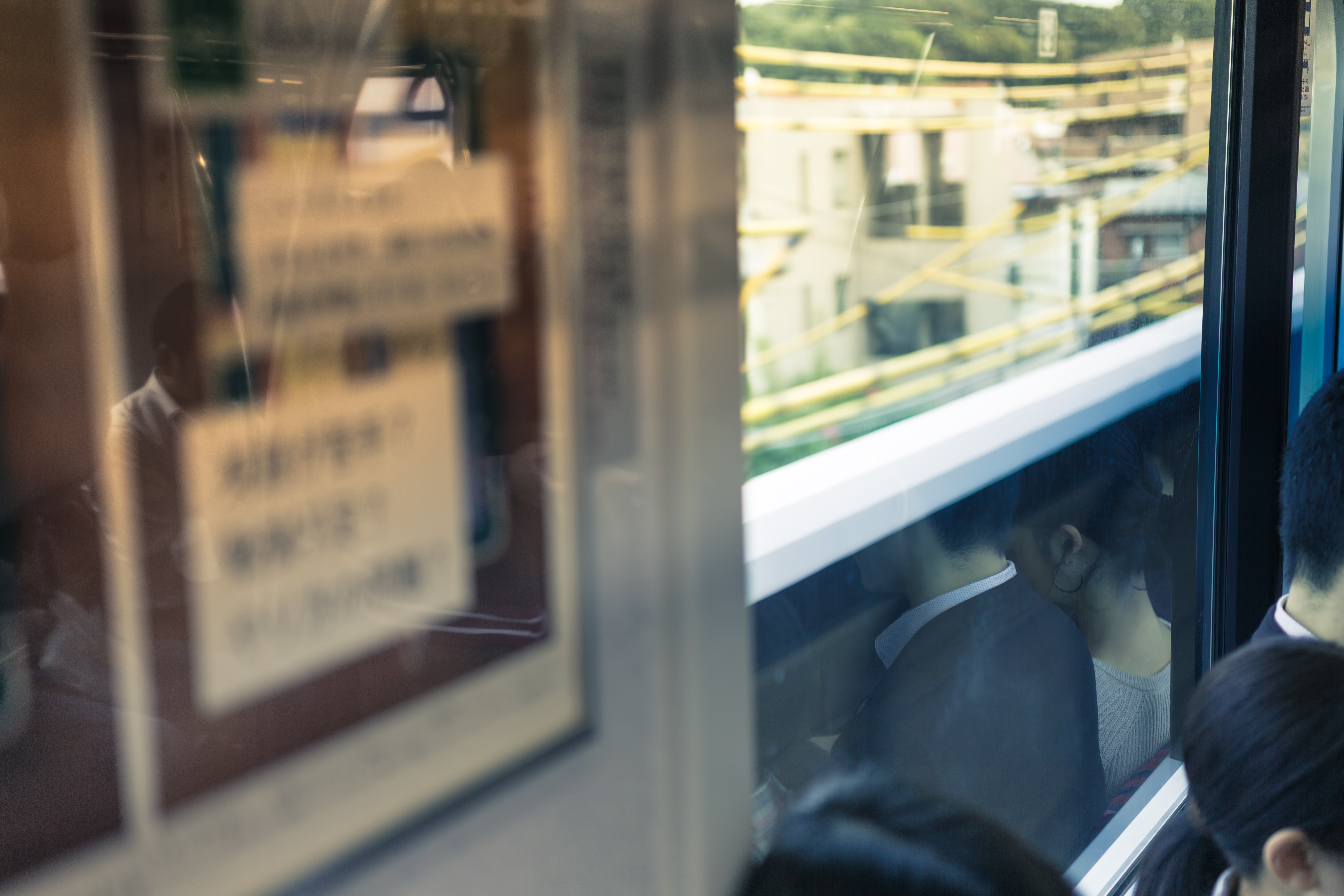 今朝の通勤電車内の写真を無料ダウンロード フリー素材 ぱくたそ