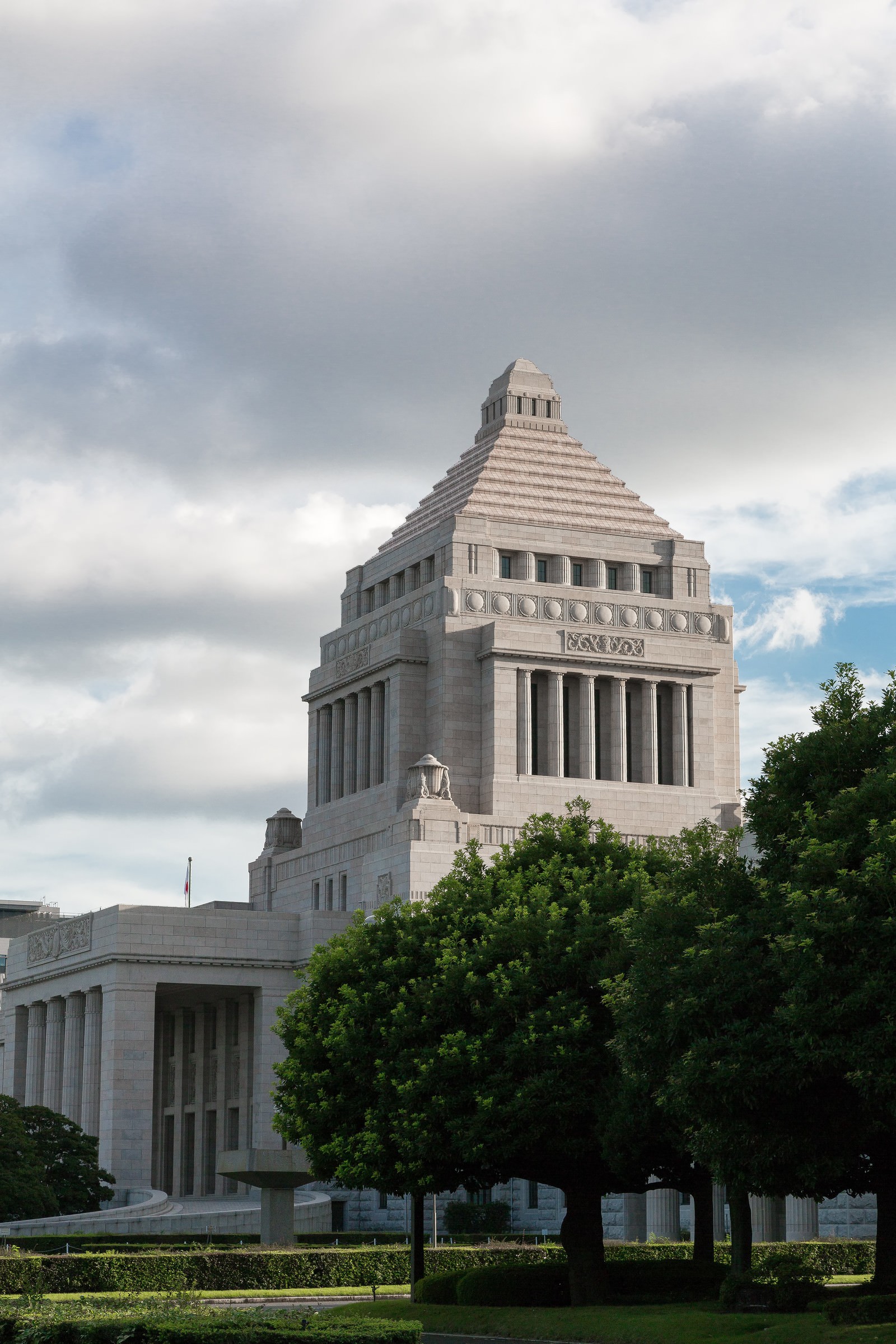 国会議事堂横の写真 画像 を無料ダウンロード フリー素材のぱくたそ 国会議事堂横の写真 画像 を無料ダウンロード フリー素材のぱくたそ