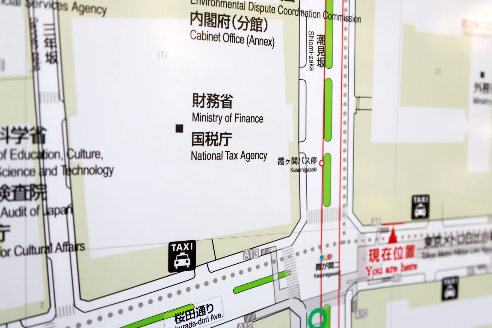 「財務省・国税庁が書かれた地図 | フリー素材のぱくたそ」の写真
