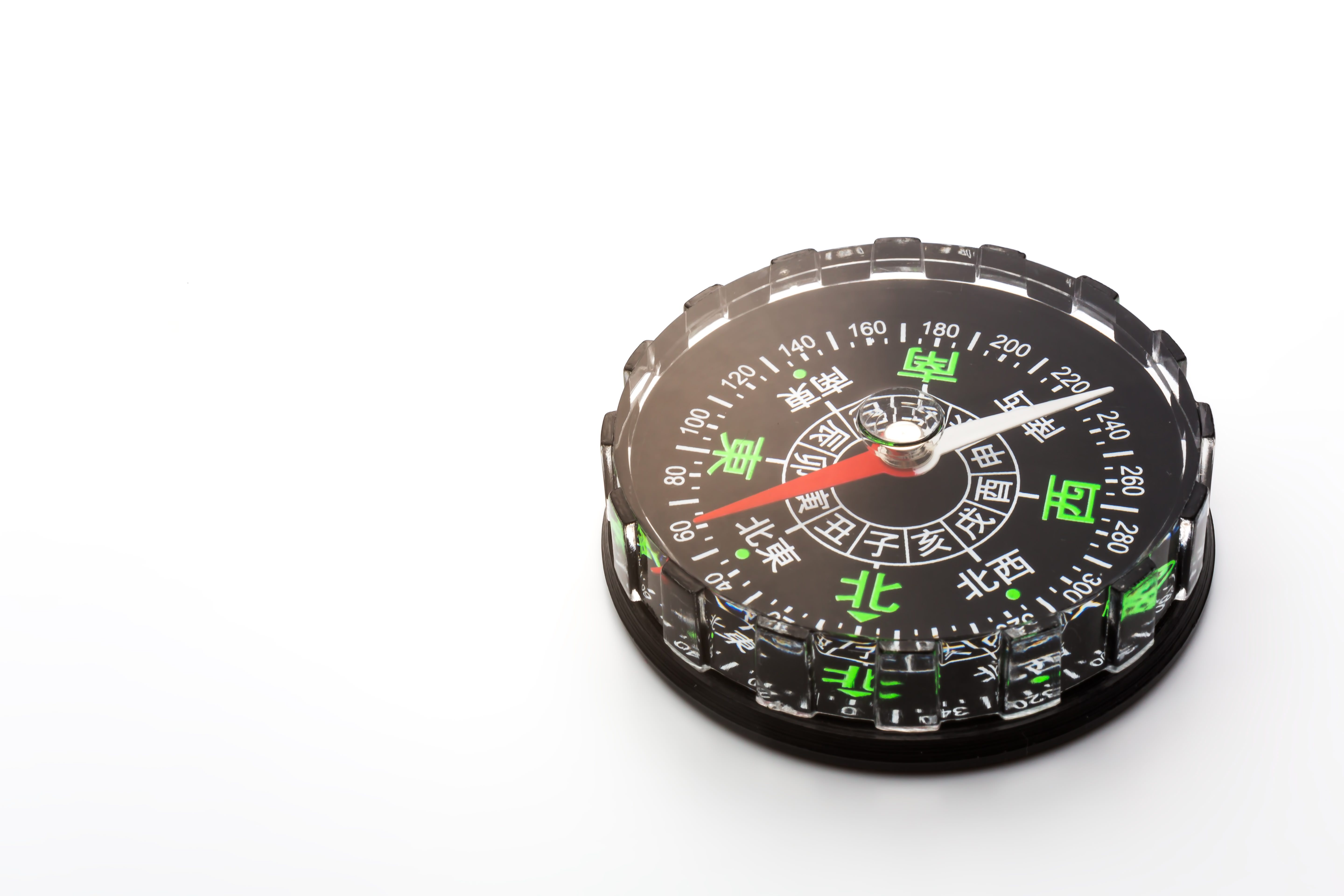 北東を指す方位磁石の写真素材 ぱくたそ