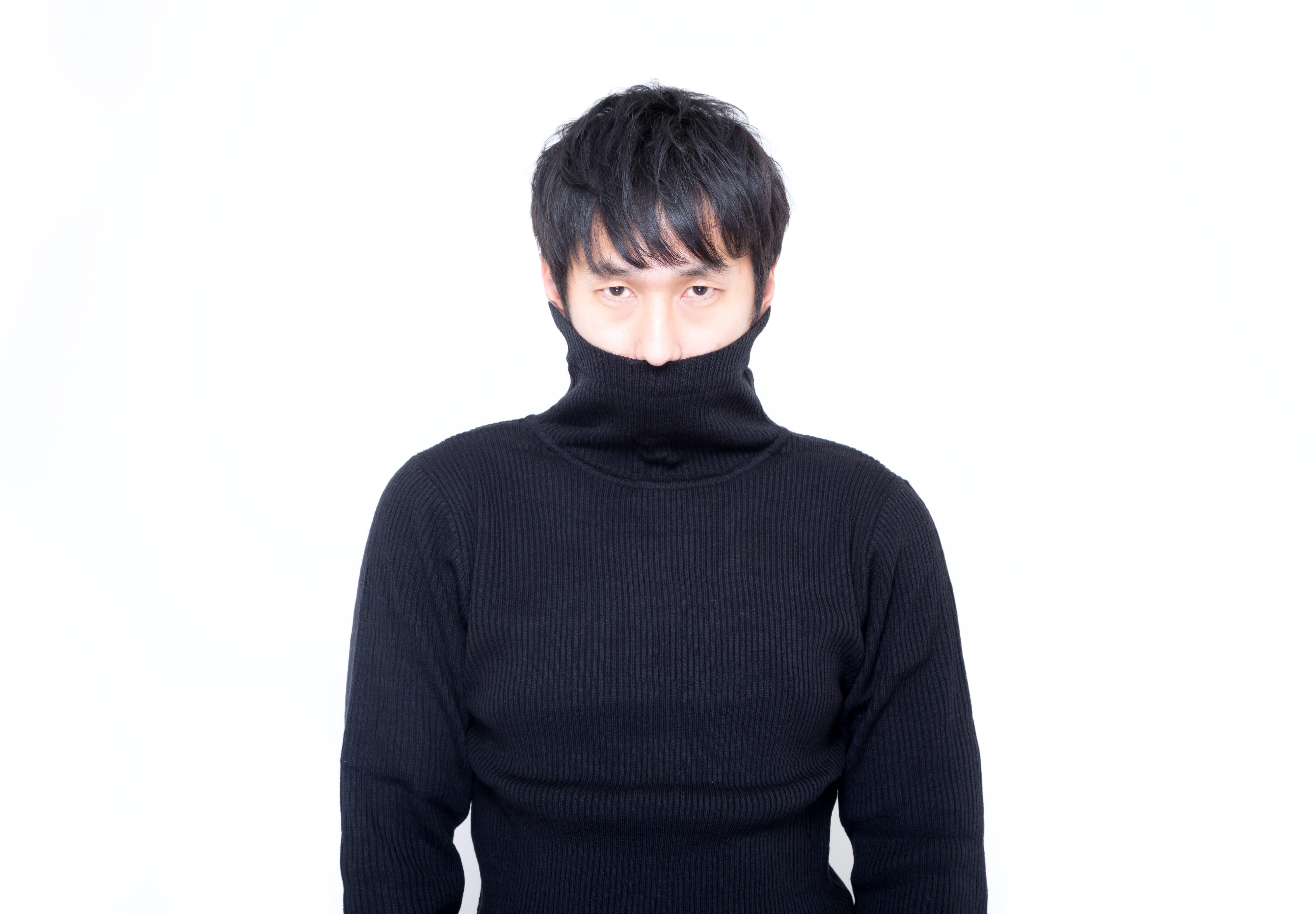 口元を隠し 上忍気取りのタートルネック男子の写真を無料ダウンロード フリー素材 ぱくたそ 口元を隠し 上忍気取りのタートルネック男子の写真を無料ダウンロード フリー素材 ぱくたそ