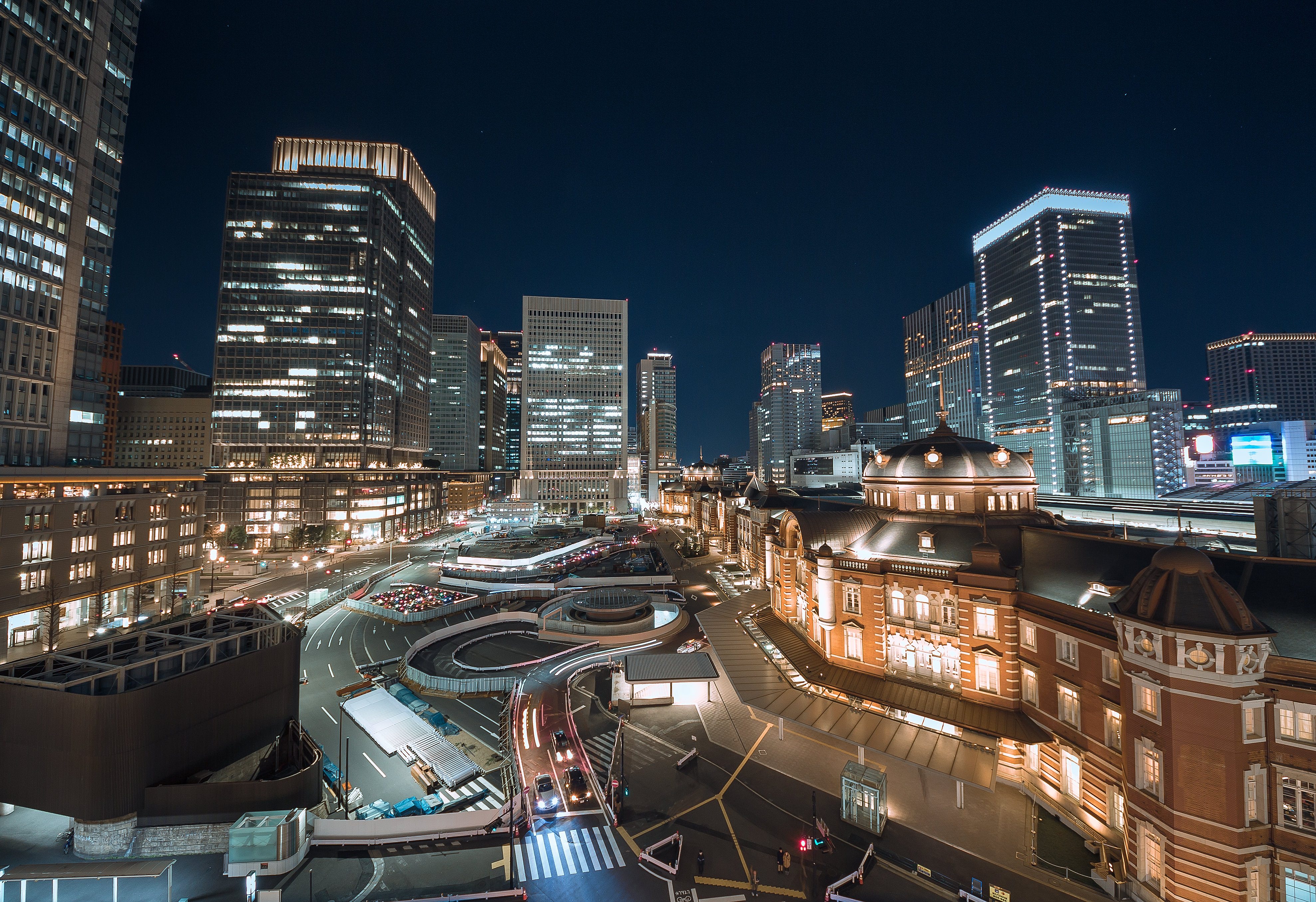 東京駅と丸の内の夜景の写真 画像 フリー素材 ぱくたそ