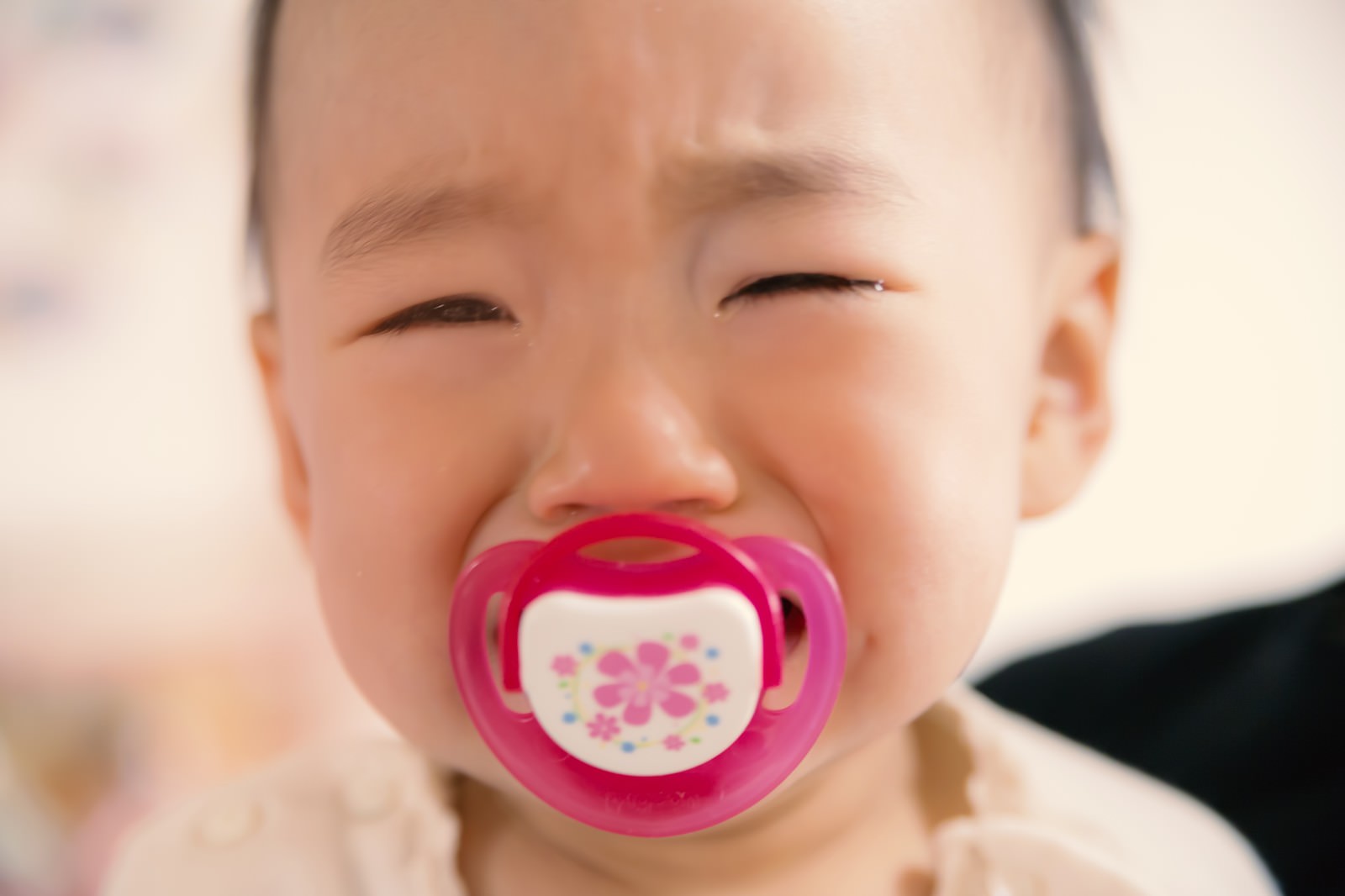 「「びえーん・・・」っと泣く赤ちゃん」の写真［モデル：あんじゅ］