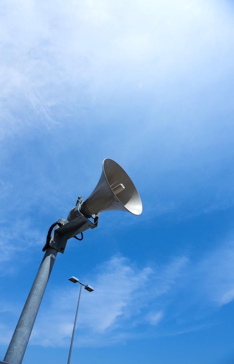 青空とスピーカーの写真を無料ダウンロード フリー素材 ぱくたそ