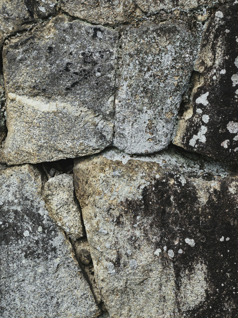 「大きな石垣 | フリー素材のぱくたそ」の写真