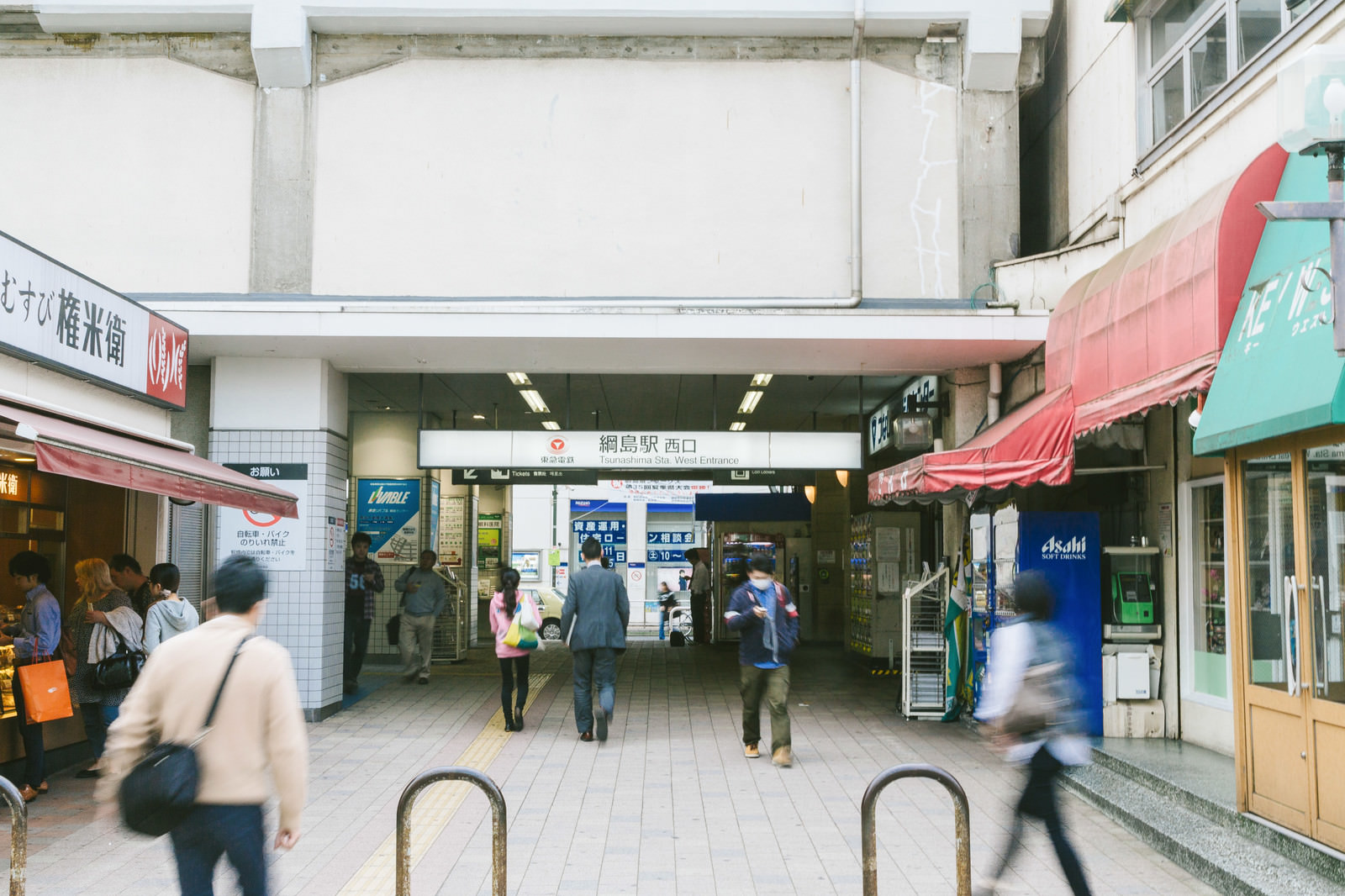 綱島駅西口の様子の写真素材 ぱくたそ