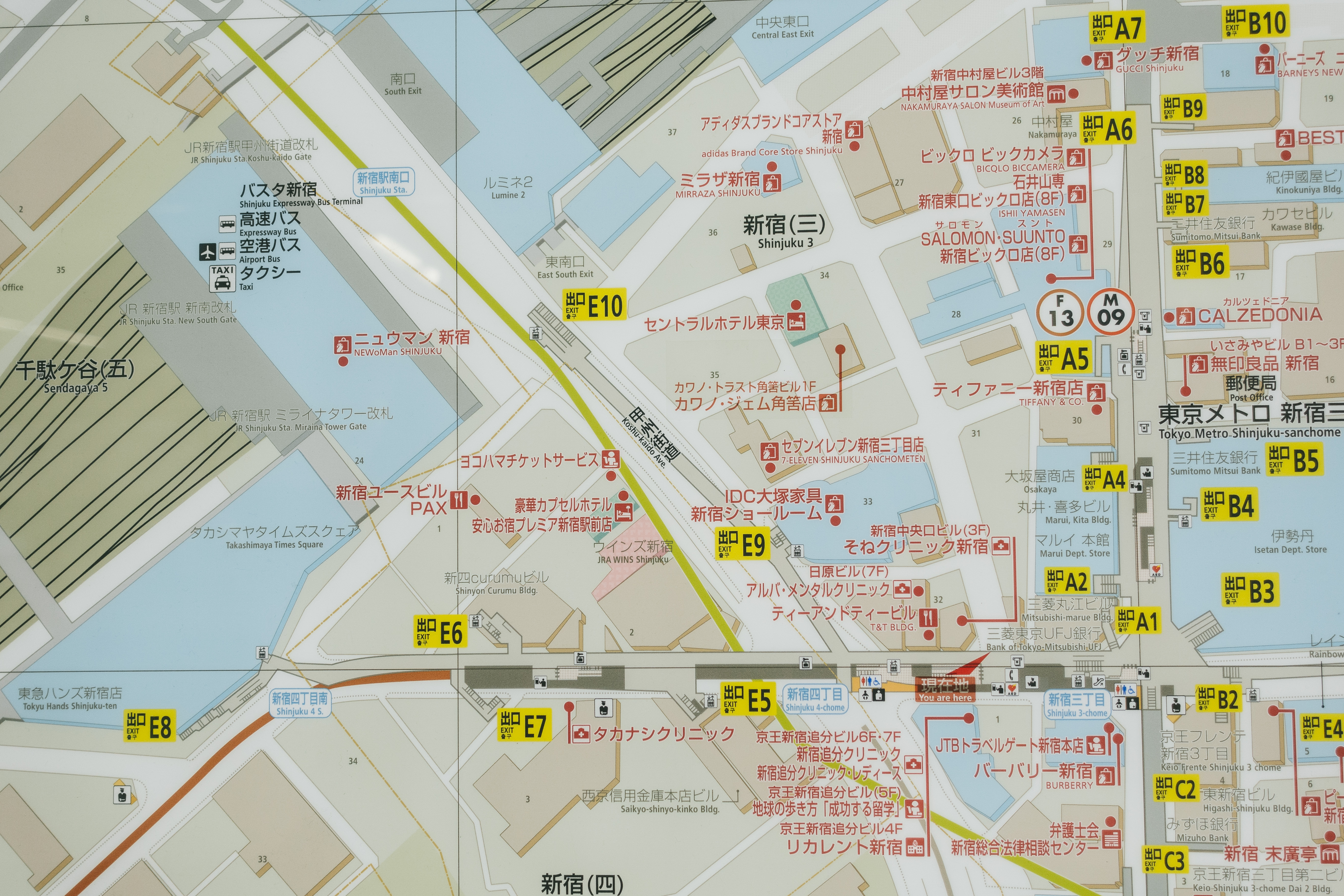 新宿三丁目駅周辺のmapの写真素材 ぱくたそ