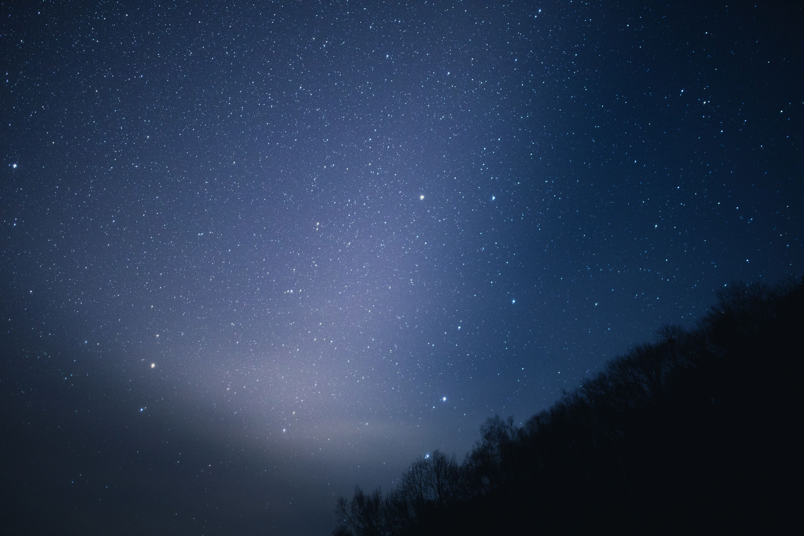 「星がキレイな北アルプスの夜空星がキレイな北アルプスの夜空」のフリー写真素材を拡大