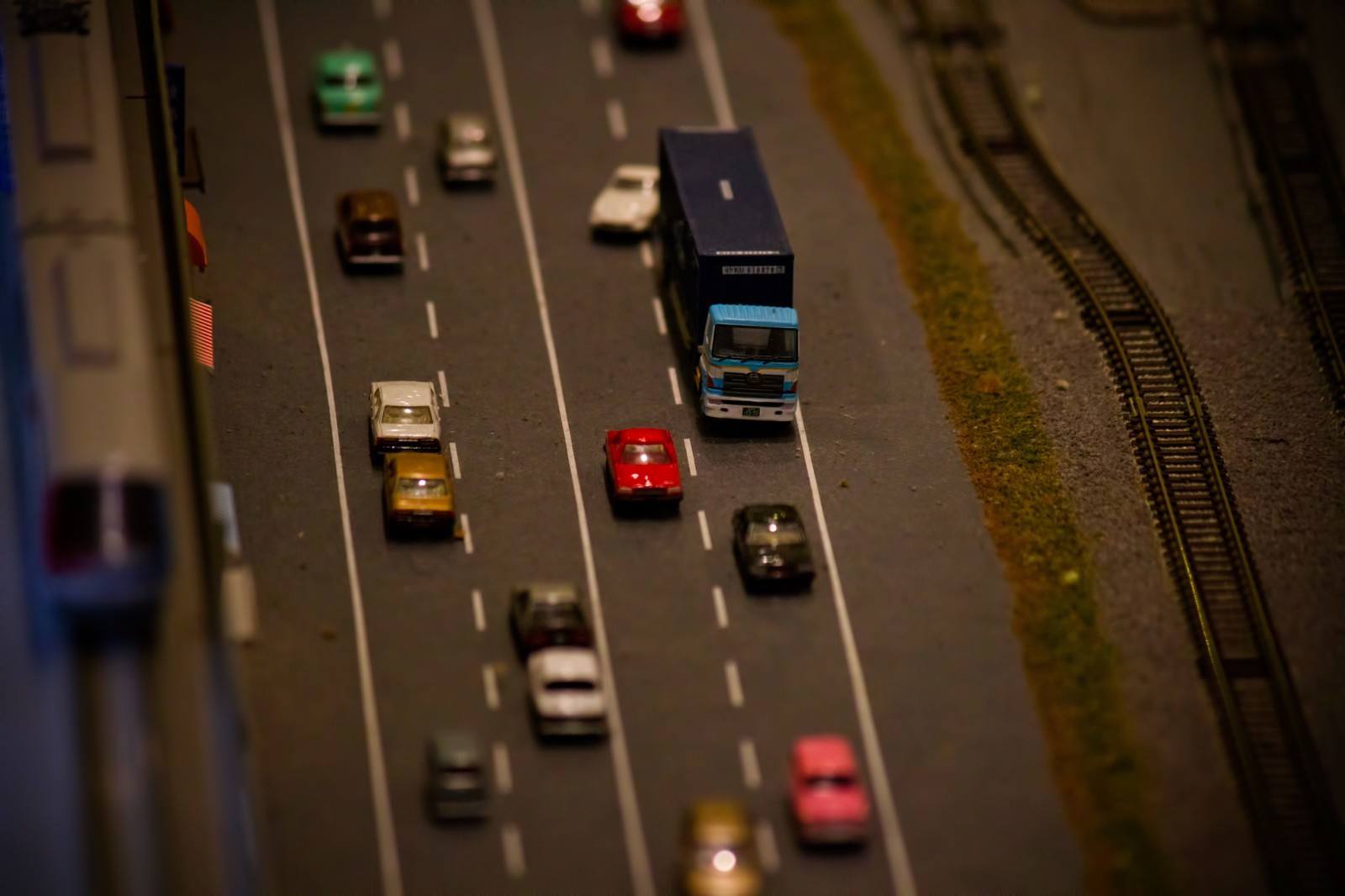 「渋滞する道路（ミニチュア）渋滞する道路（ミニチュア）」のフリー写真素材