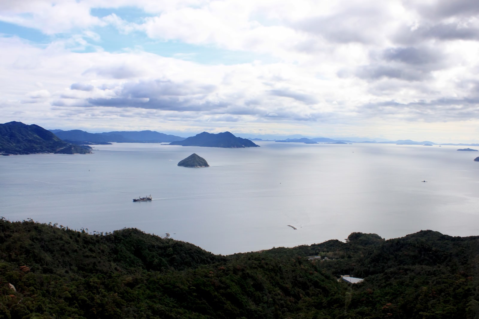 「瀬戸内海を見下ろす」の写真