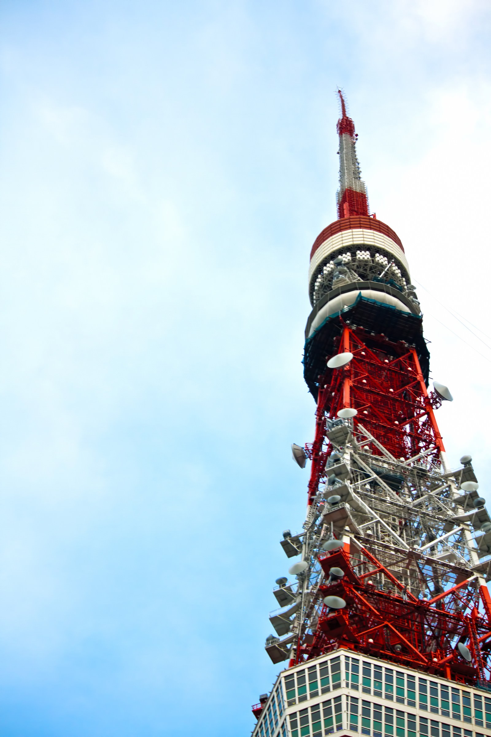 天辺が曲がった東京タワーの写真素材 ぱくたそ
