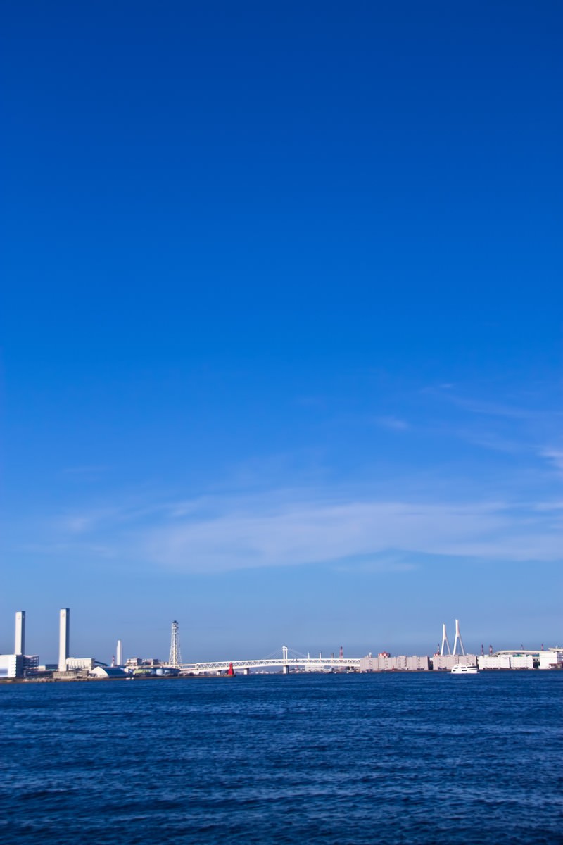 横浜の海と青空の写真を無料ダウンロード フリー素材 ぱくたそ