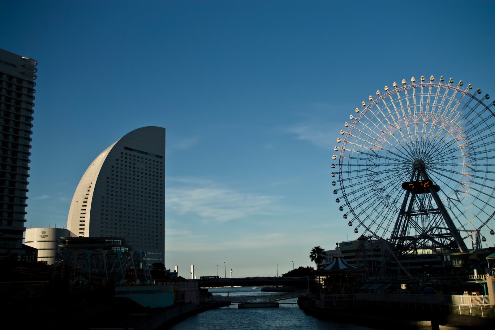 夕暮れ時のみなとみらいの写真を無料ダウンロード フリー素材 ぱくたそ 夕暮れ時のみなとみらいの写真を無料ダウンロード フリー素材 ぱくたそ