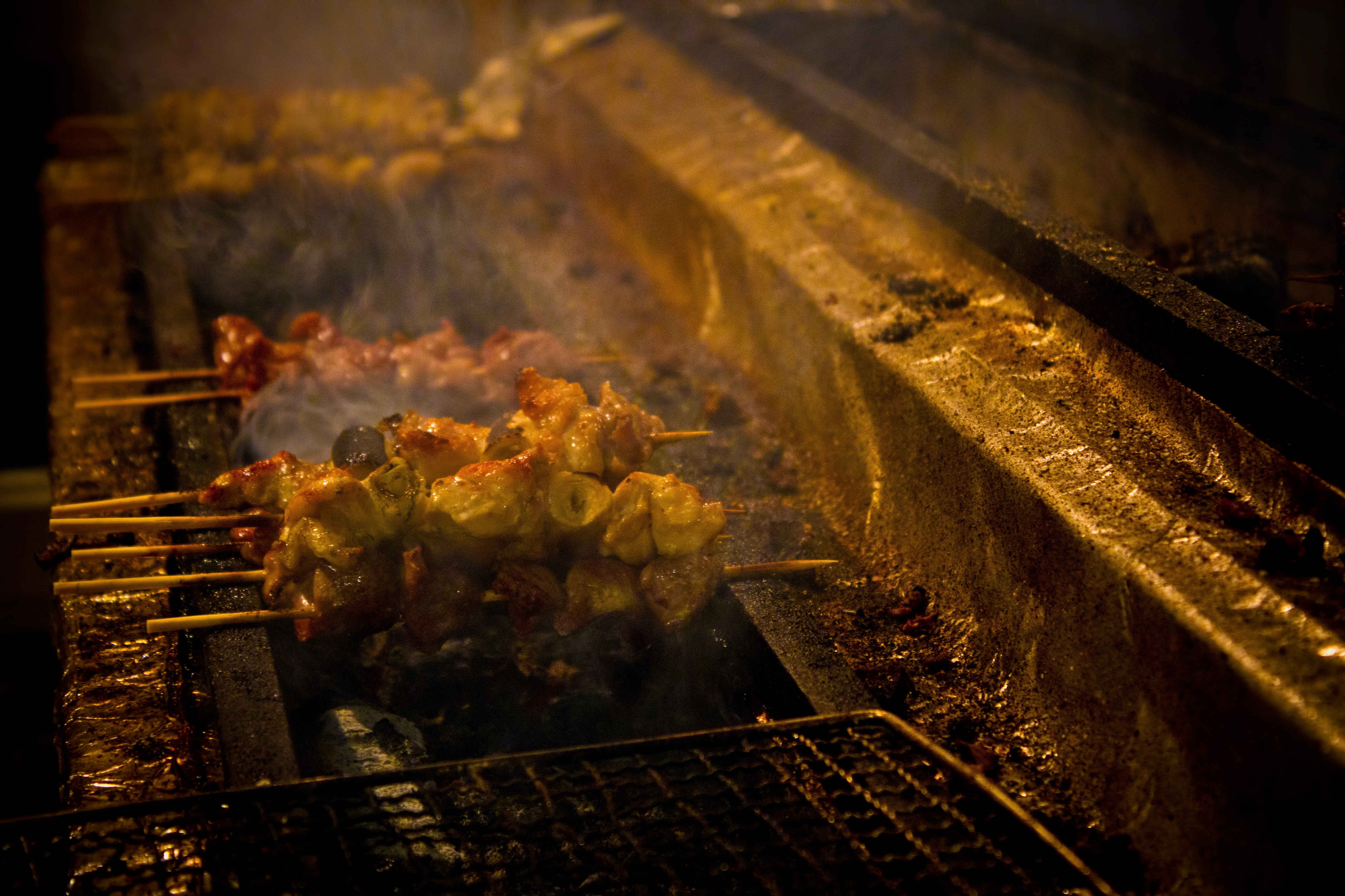 炭火の焼き鳥の写真を無料ダウンロード フリー素材 ぱくたそ