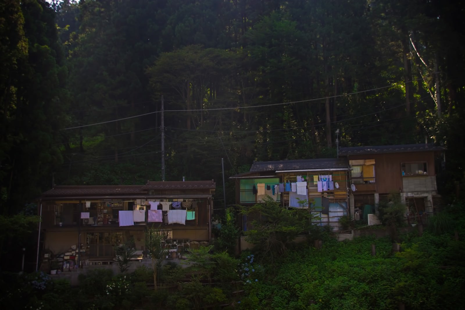 山の中の民家の写真を無料ダウンロード フリー素材 ぱくたそ 山の中の民家の写真を無料ダウンロード フリー素材 ぱくたそ