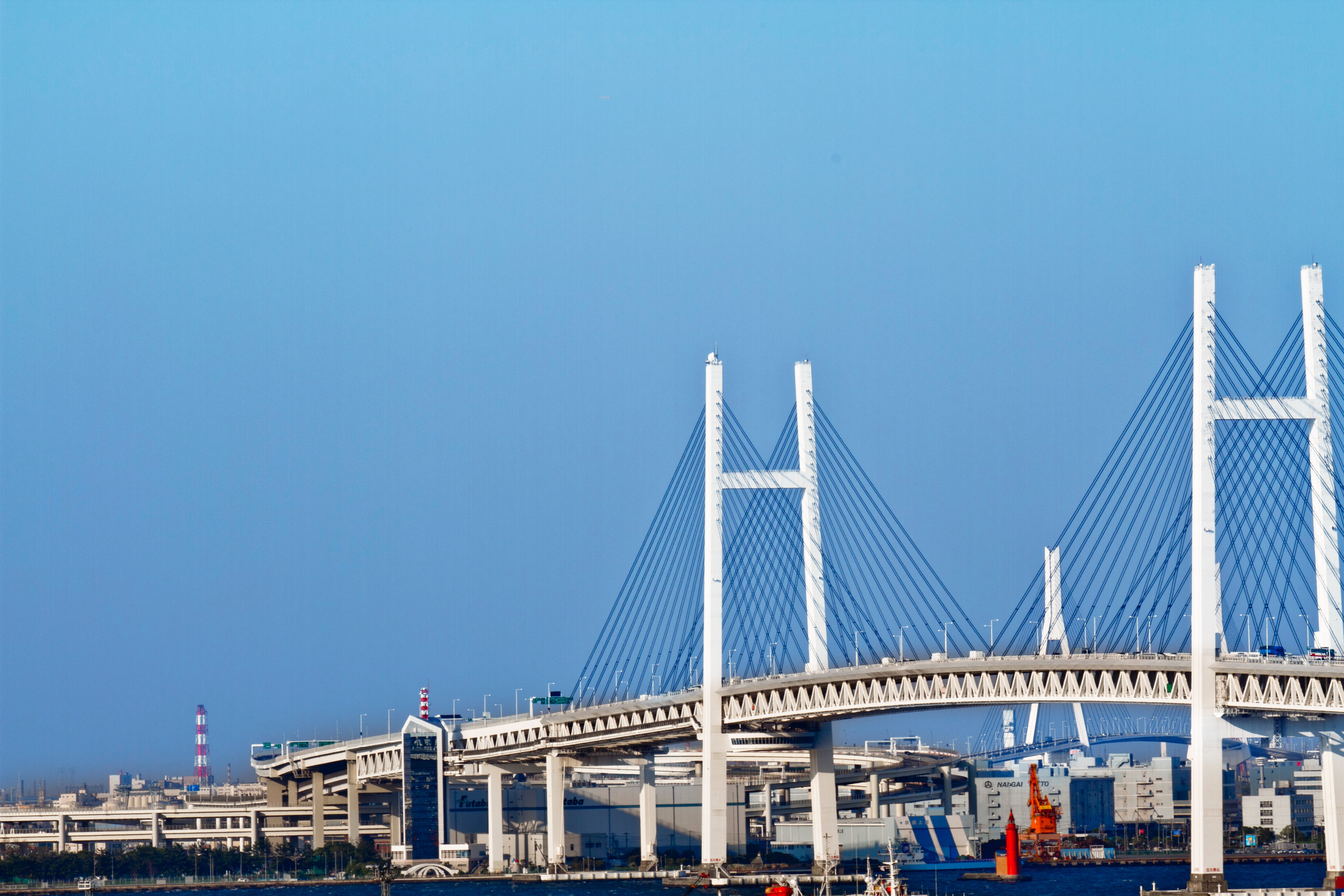 横浜ベイブリッジと街並みの写真を無料ダウンロード フリー素材 ぱくたそ