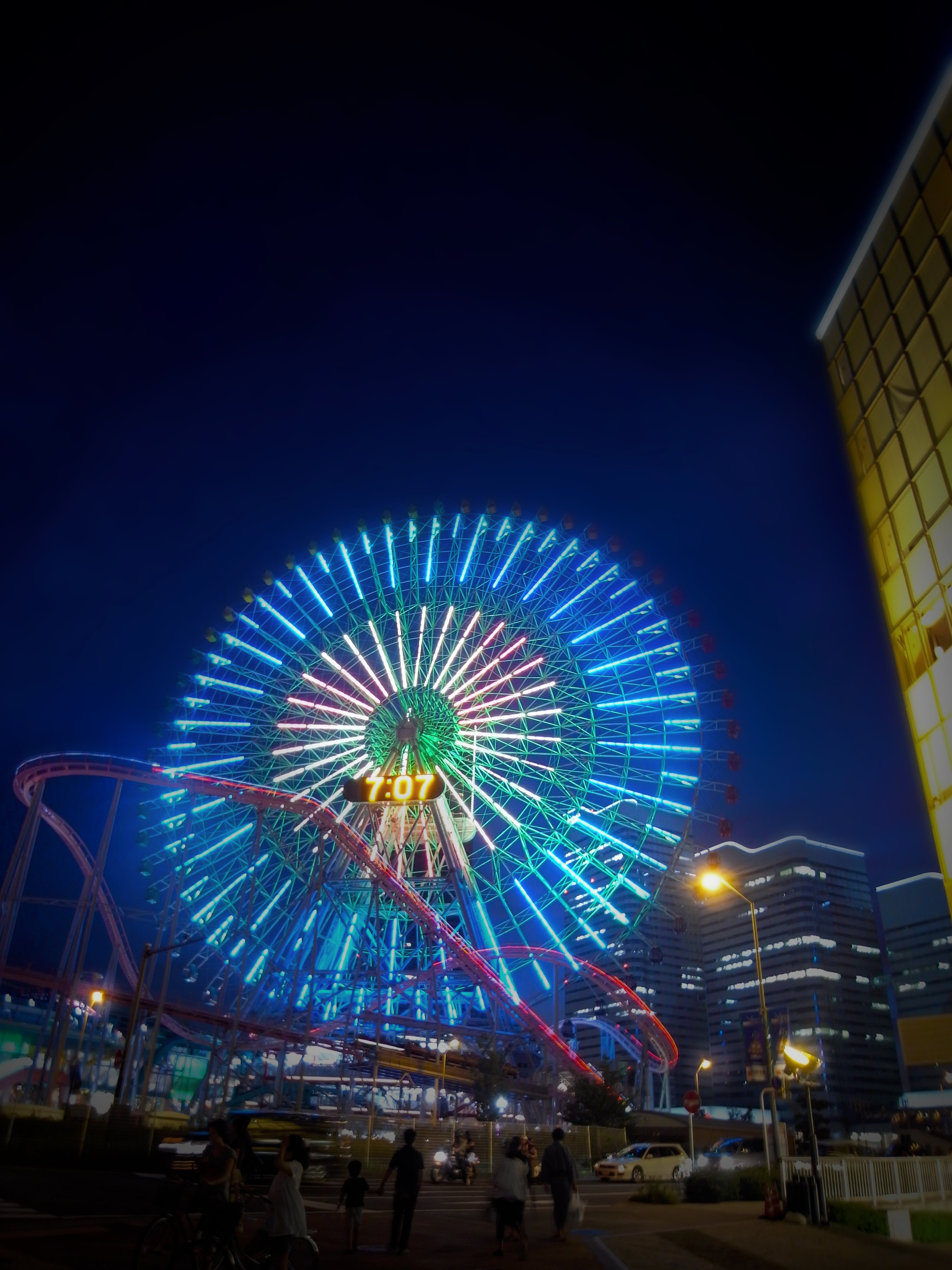 みなとみらいの観覧車 夜間 の写真を無料ダウンロード フリー素材 ぱくたそ