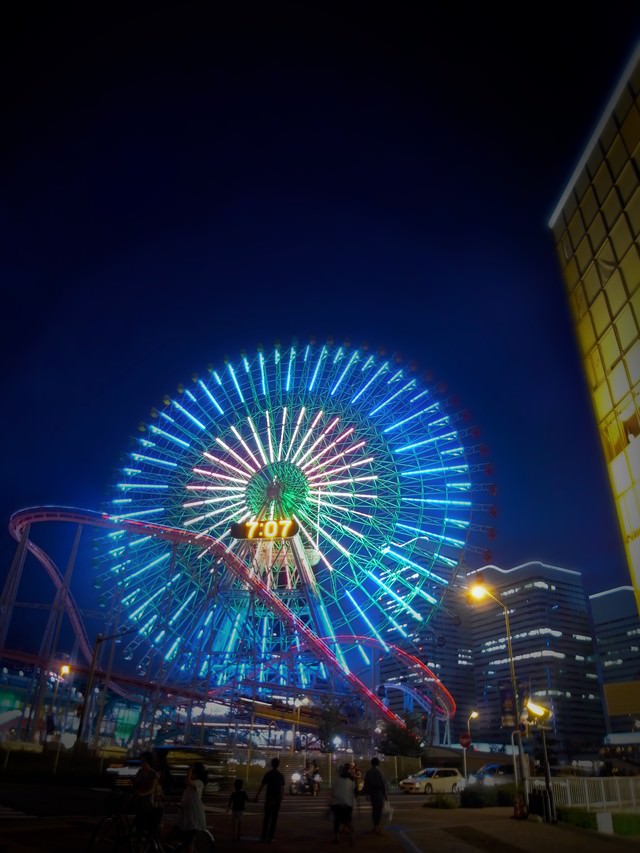 みなとみらいの観覧車 夜間 の写真素材 ぱくたそ