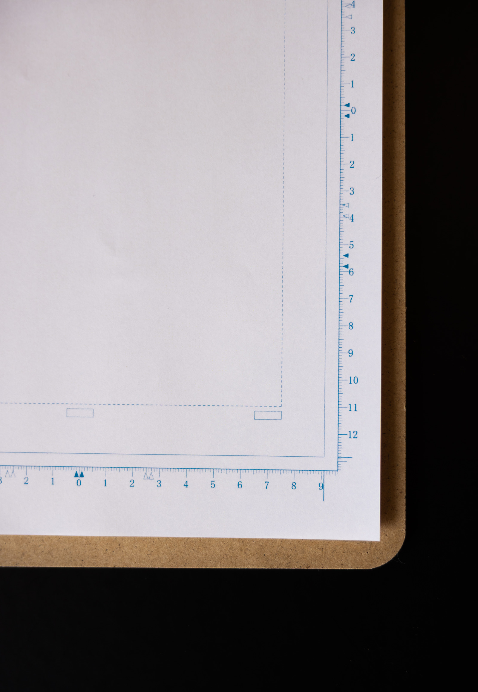 バインダーに挟んだ漫画原稿用紙の写真素材 ぱくたそ