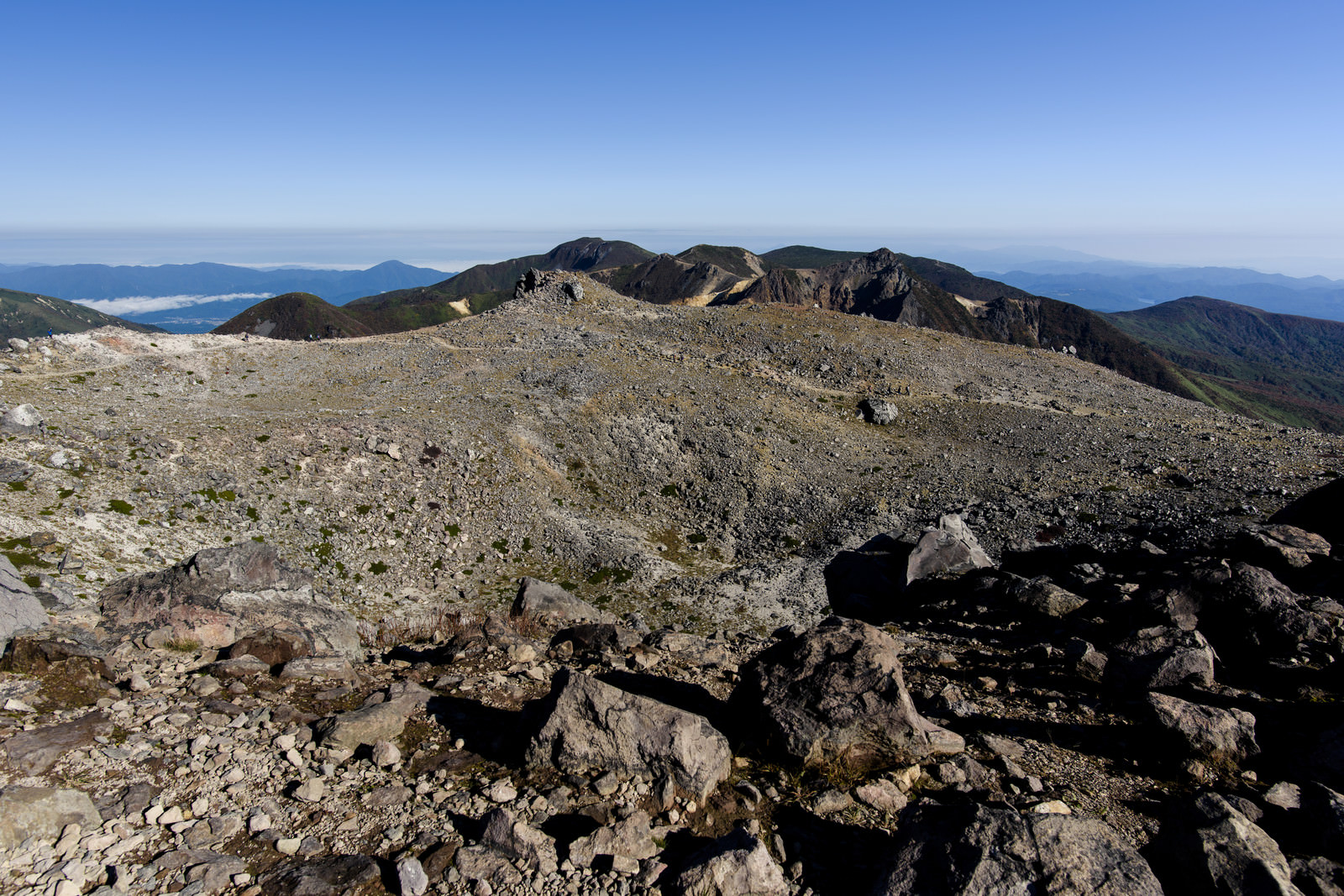 「那須茶臼岳山頂の景色（那須岳） | フリー素材のぱくたそ」の写真