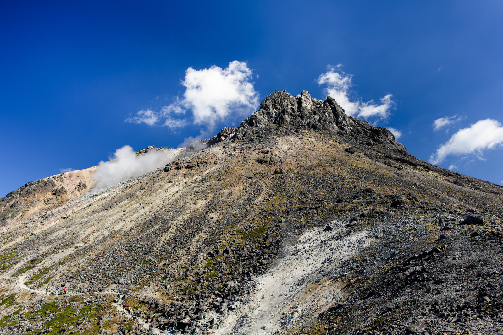 隆起した火山らしい見た目の那須茶臼岳 ちゃうすだけ の写真を無料ダウンロード フリー素材 ぱくたそ 隆起した火山らしい見た目の那須茶臼岳 ちゃうすだけ の写真を無料ダウンロード フリー素材 ぱくたそ