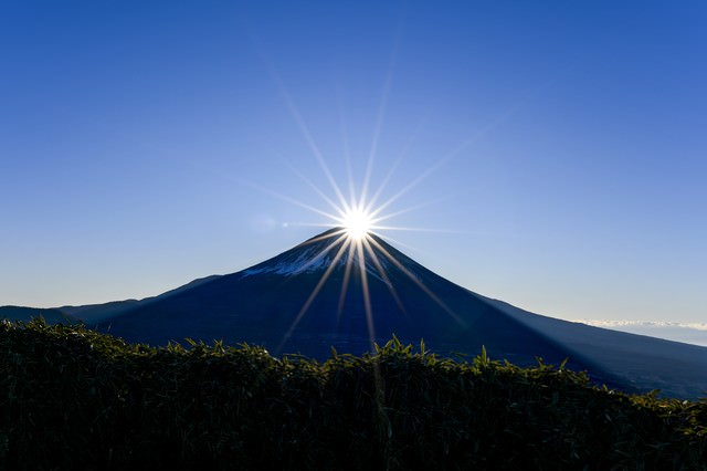 竜ヶ岳から見るダイヤモンド富士のフリー素材