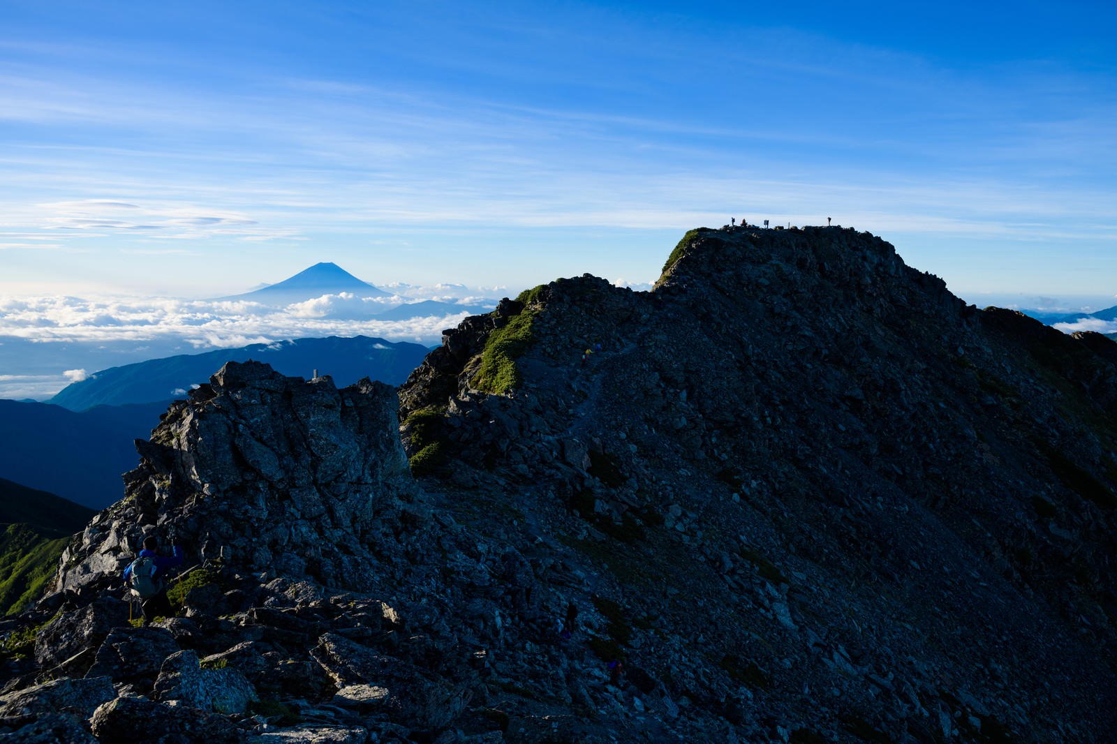 日本最高峰の富士山と二位の北岳の景観の写真 フリー素材は ぱくたそ 写真を無料ダウンロード