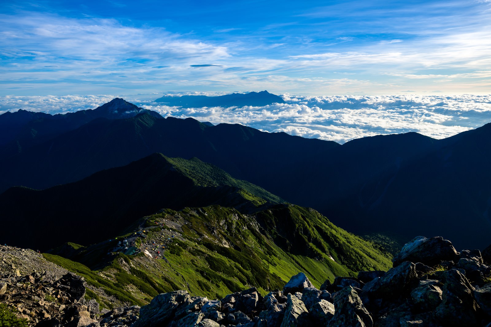 雲海に包まれる南アルプスの写真素材 ぱくたそ