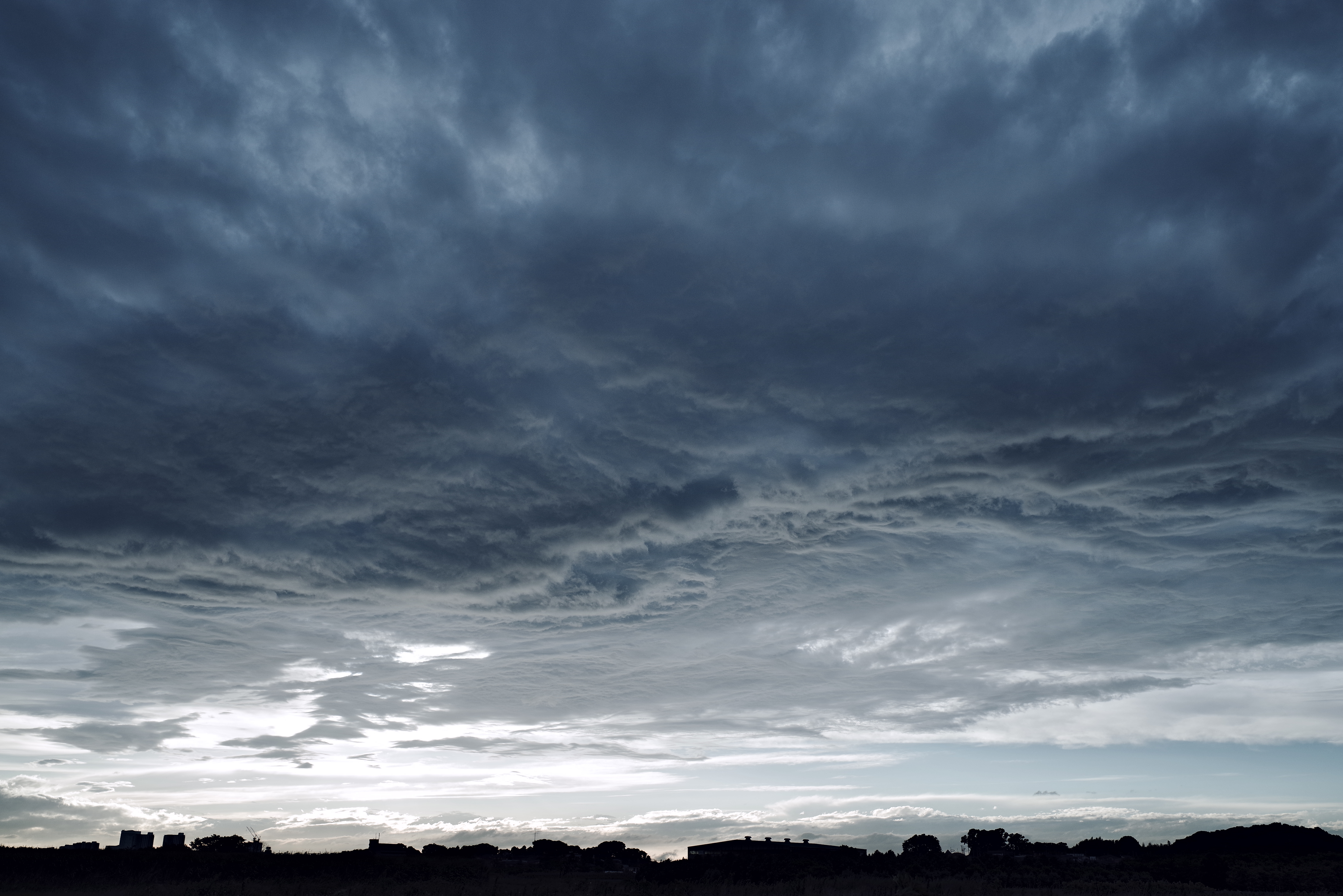 空を覆う不気味な雲の写真素材 ぱくたそ