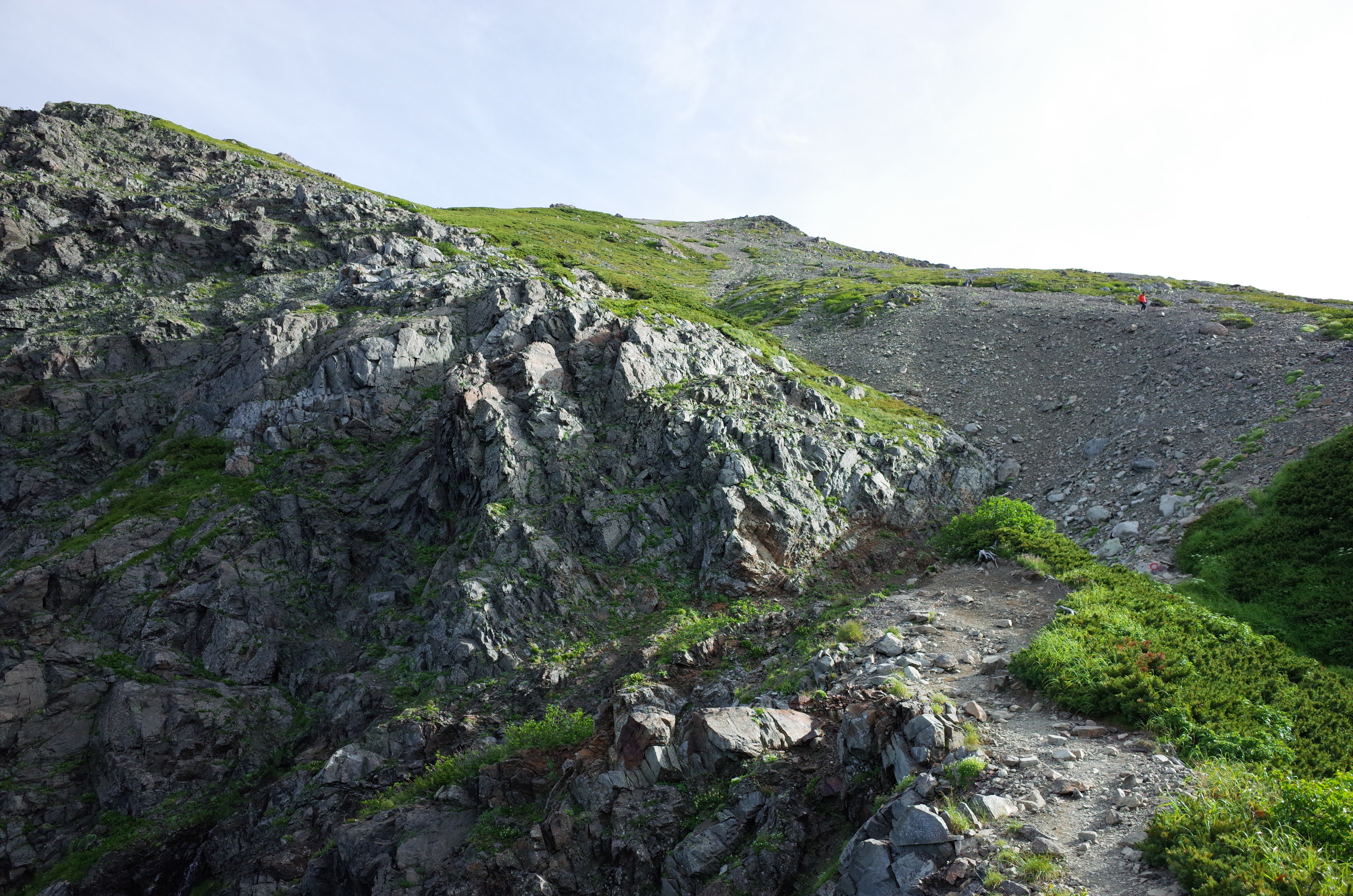 森林限界を越えた聖岳山頂直下の写真素材 ぱくたそ