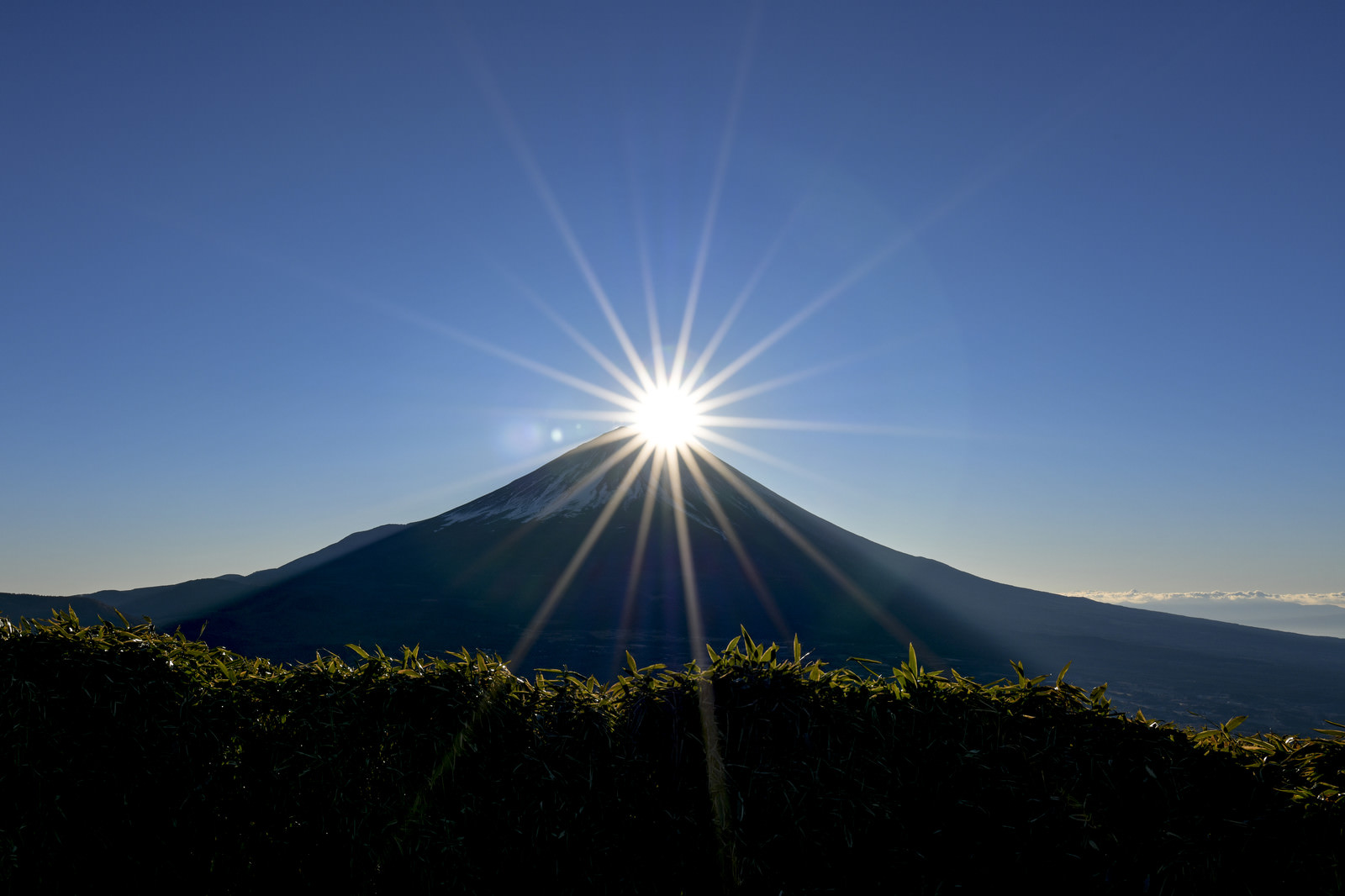 美しい光芒のダイヤモンド富士の写真素材 ぱくたそ