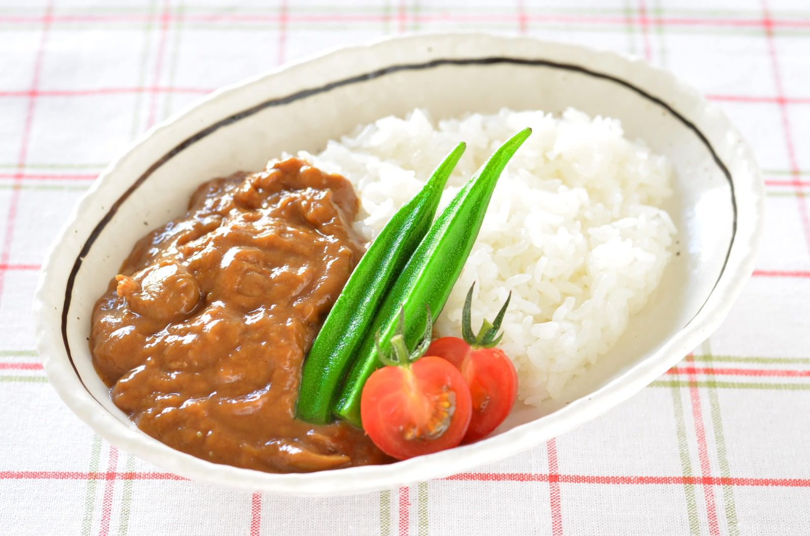 オクラとトマトのカレーの写真を無料ダウンロード フリー素材 ぱくたそ