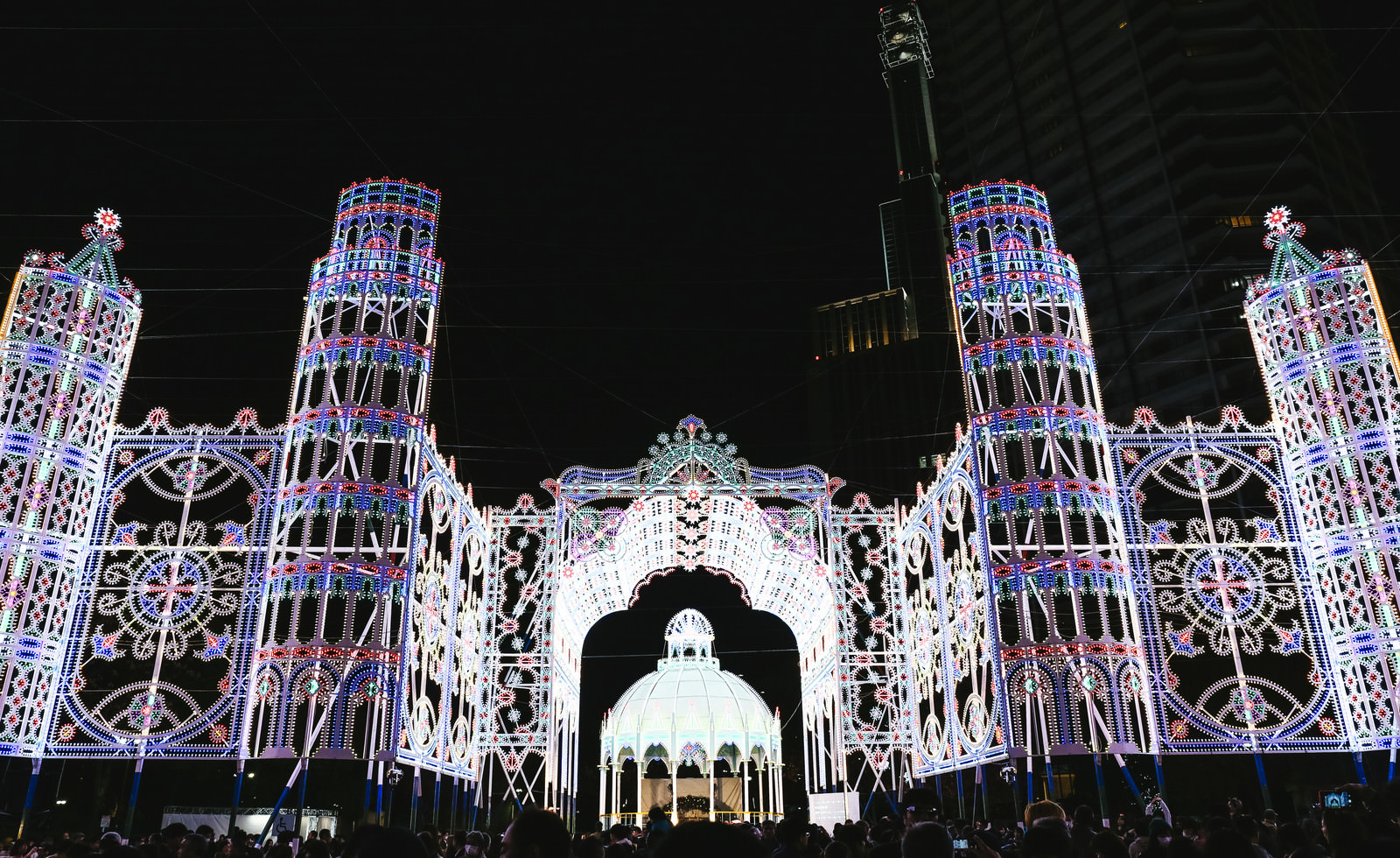 美しい神戸ルミナリエの電飾のフリー素材