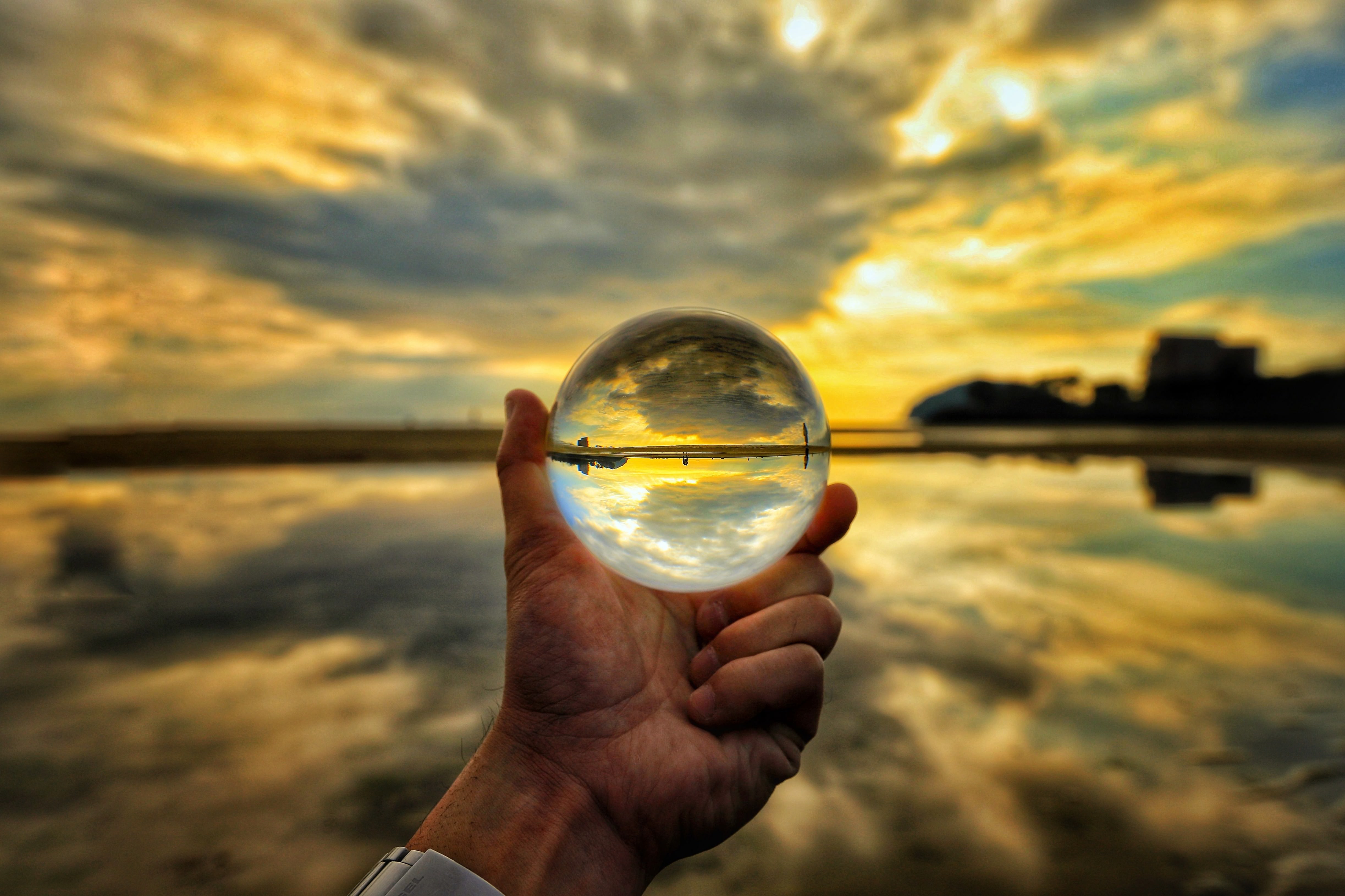 ガラス玉の中の夕焼けと浜辺 無料の写真素材はフリー素材のぱくたそ ガラス玉の中の夕焼けと浜辺 無料の写真素材はフリー素材のぱくたそ