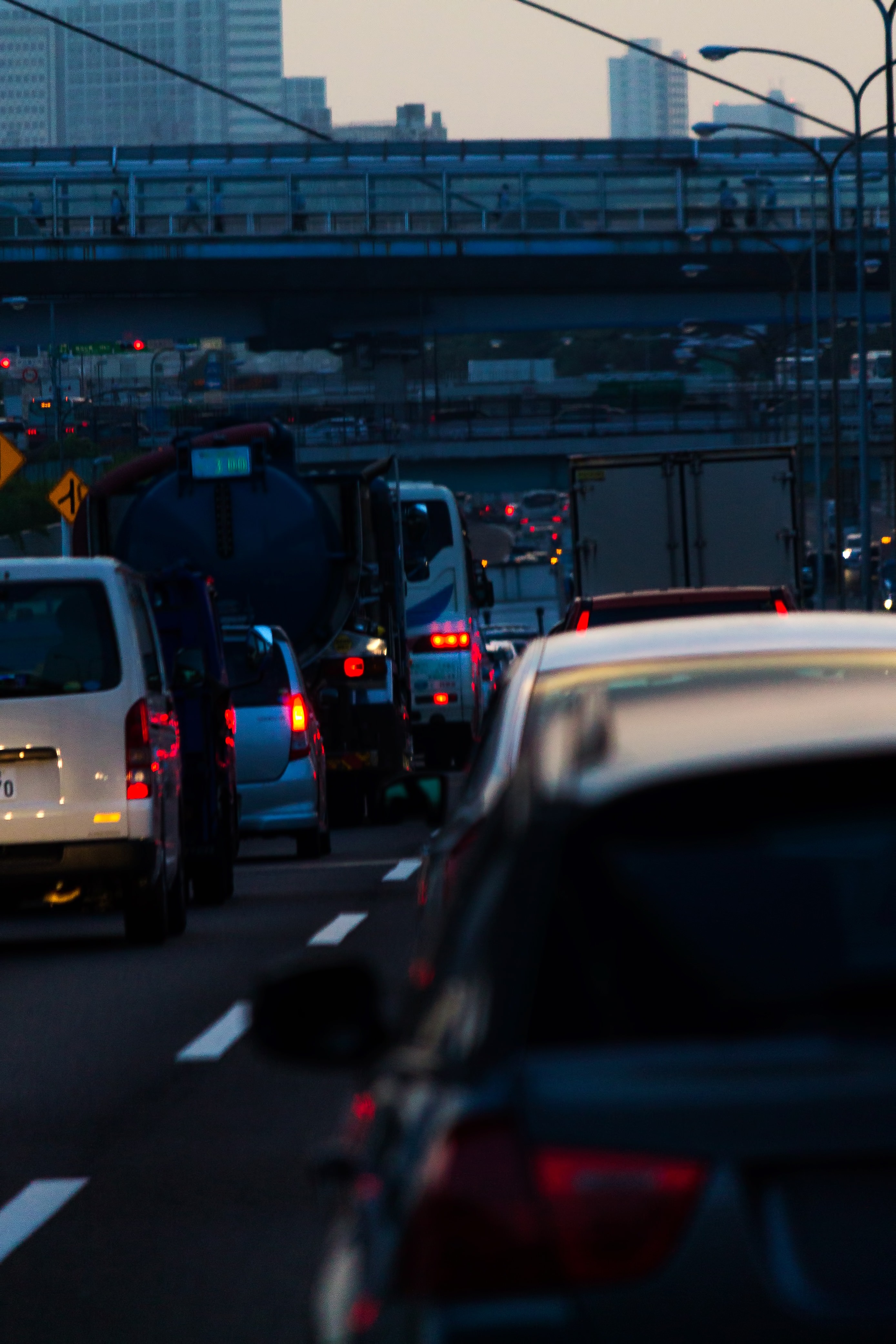 高速道路渋滞中の写真素材 ぱくたそ